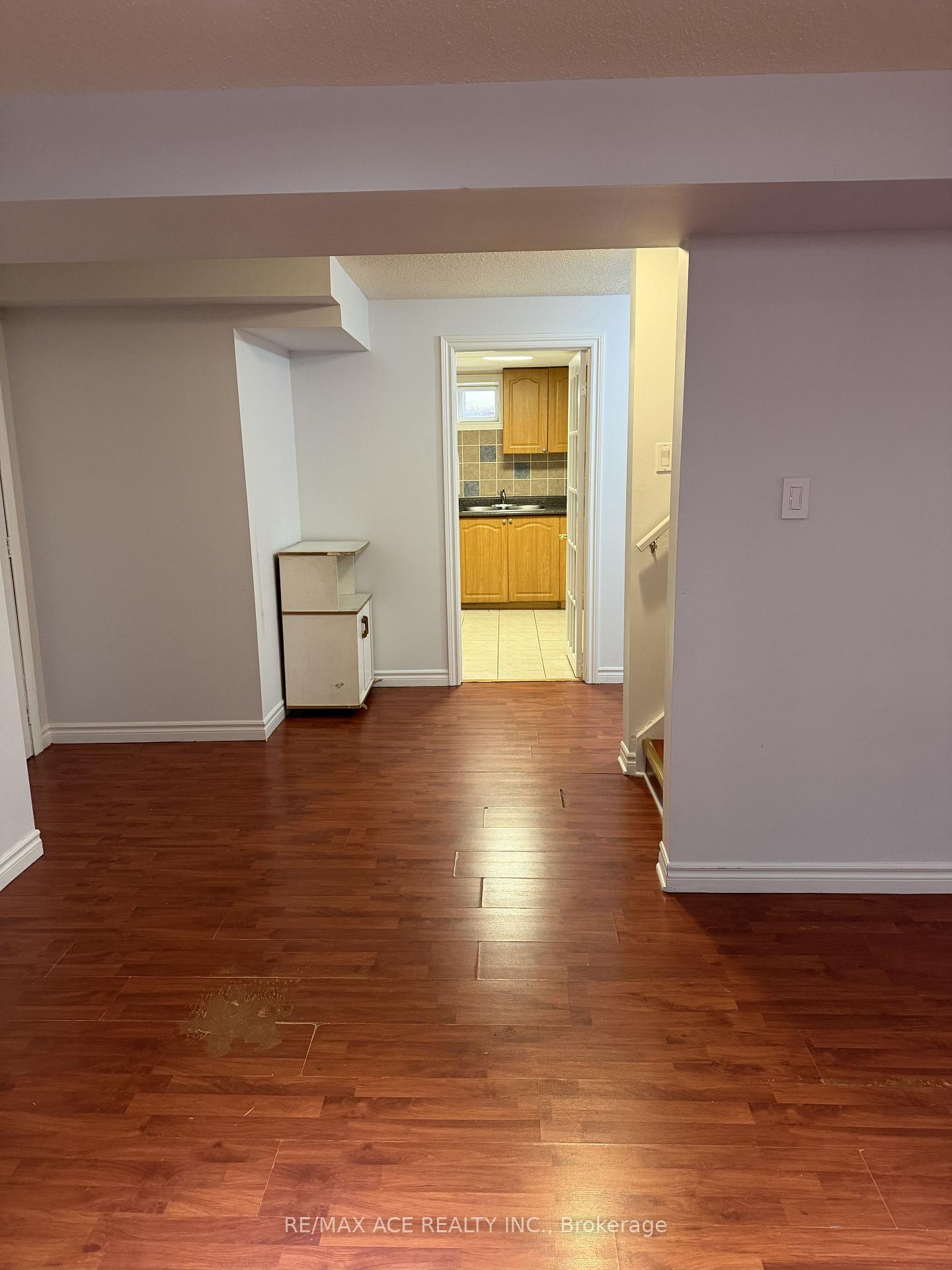 Photo 6 of Unit Basement, 192 Featherstone Avenue, Markham, Middlefield — HOMEH
