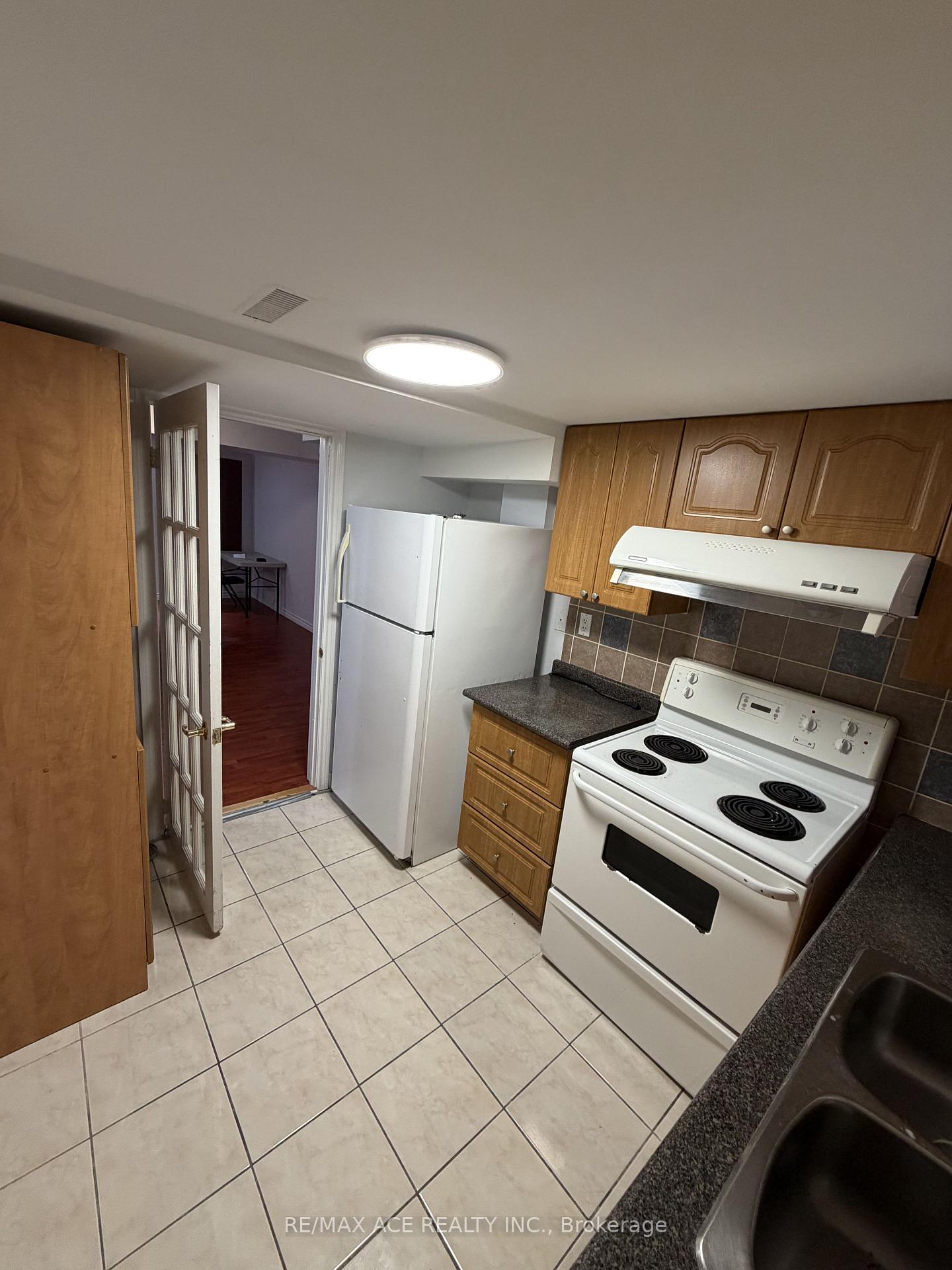 Photo 7 of Unit Basement, 192 Featherstone Avenue, Markham, Middlefield — HOMEH