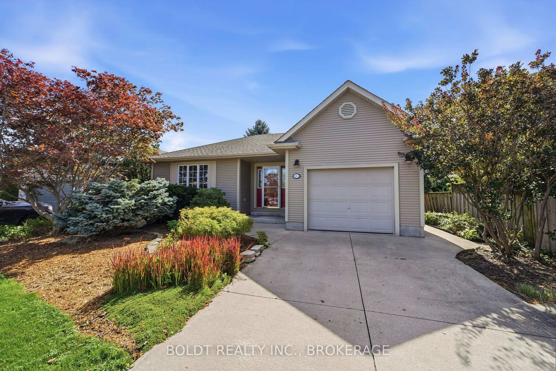 Photo 2 of 255 Sullivan Avenue, Thorold, Confederation Heights — HOMEH