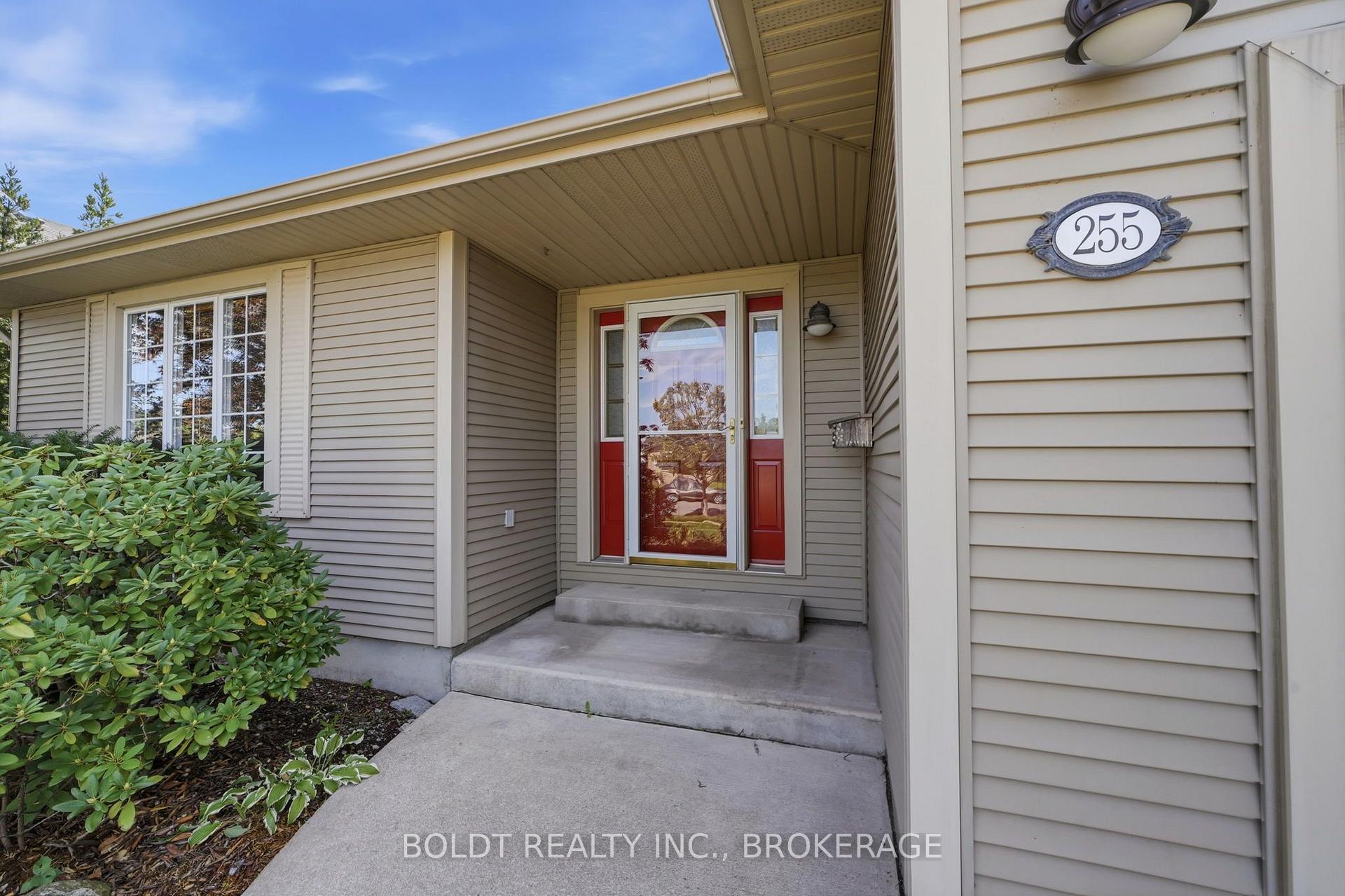Photo 6 of 255 Sullivan Avenue, Thorold, Confederation Heights — HOMEH