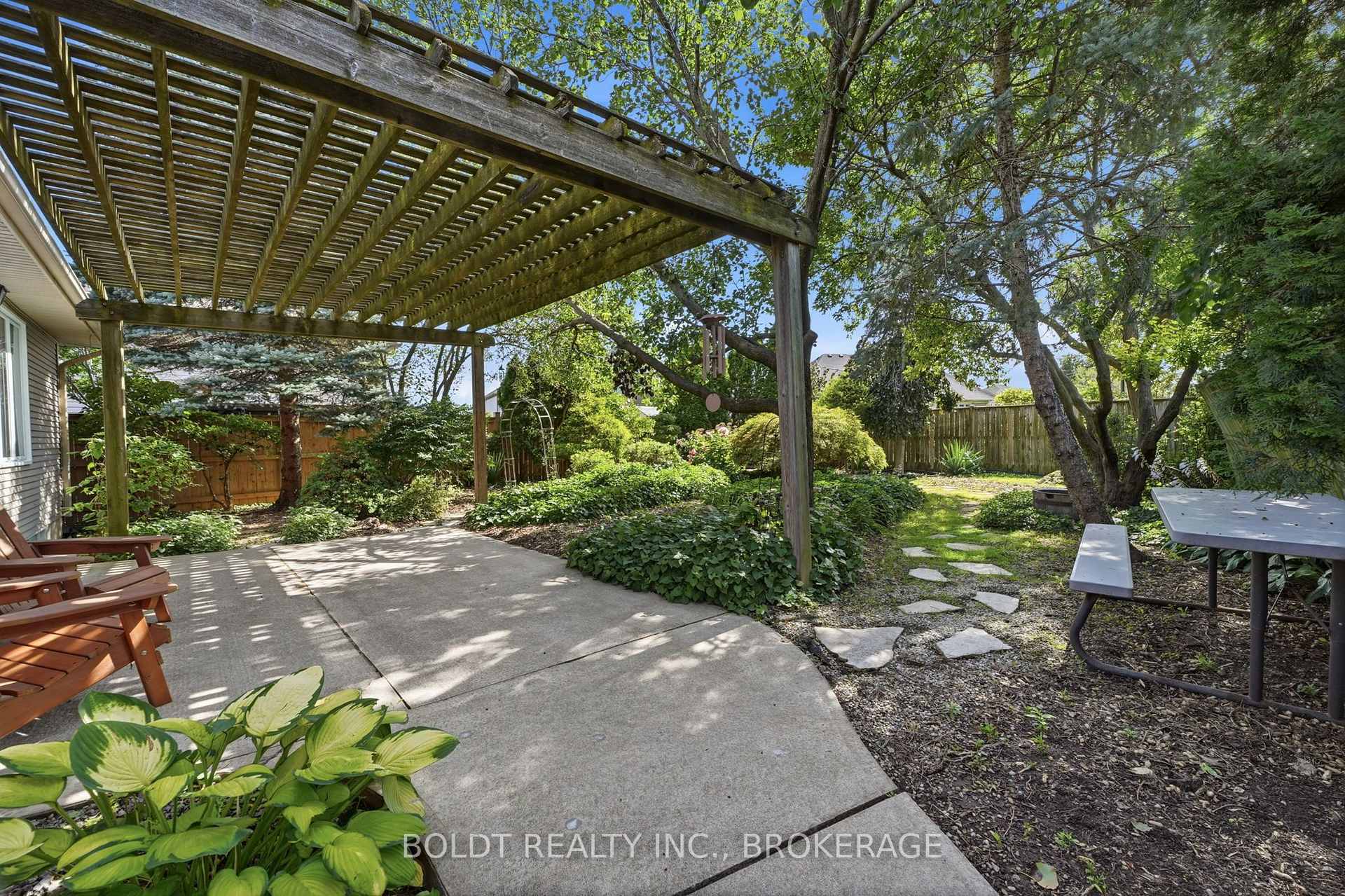 Photo 36 of 255 Sullivan Avenue, Thorold, Confederation Heights — HOMEH