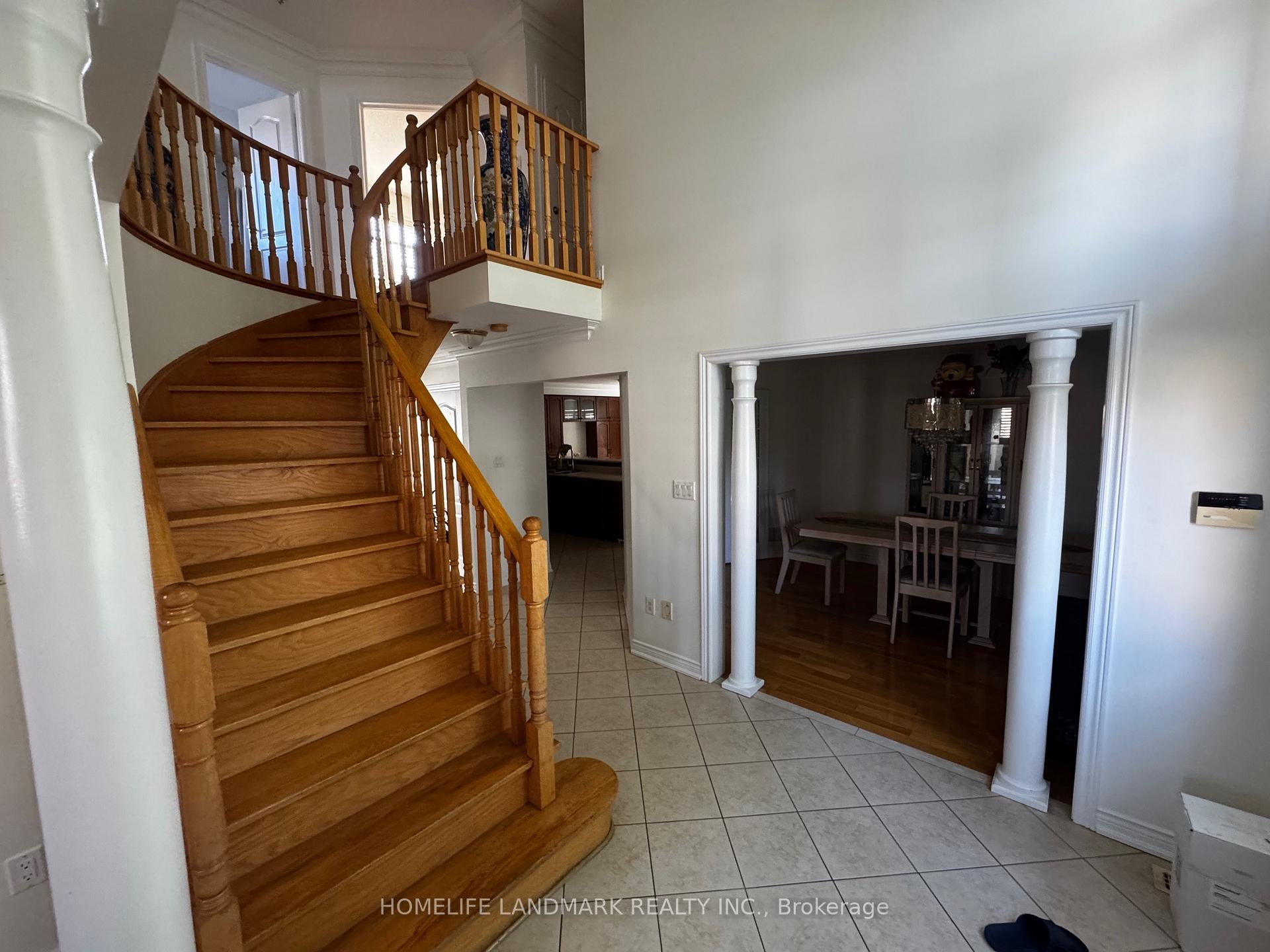 Photo 2 of 33 Ramsgate Court, Markham, Milliken Mills East — HOMEH