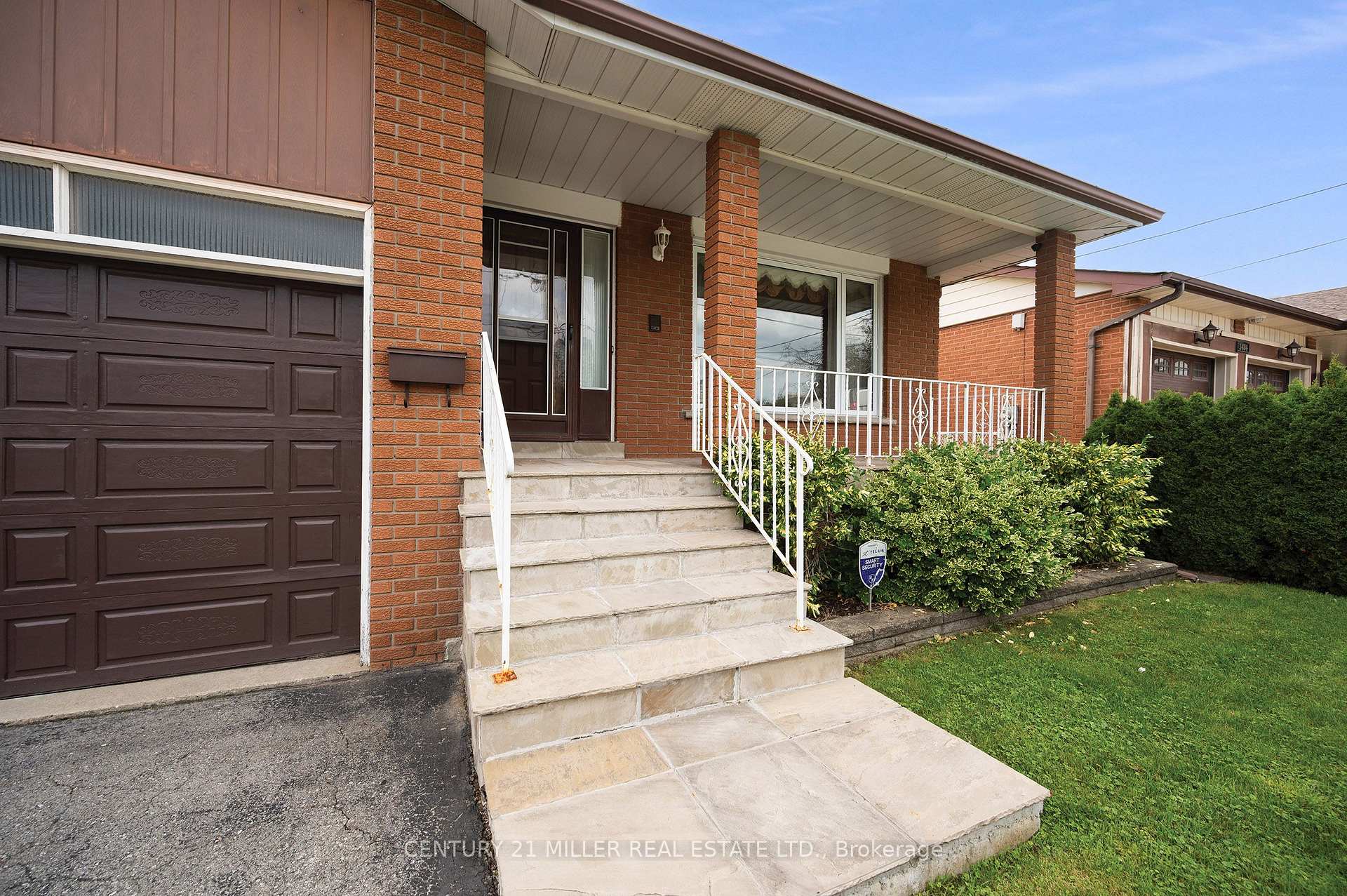 Photo 2 of 3478 Palgrave Road, Mississauga, Fairview — HOMEH