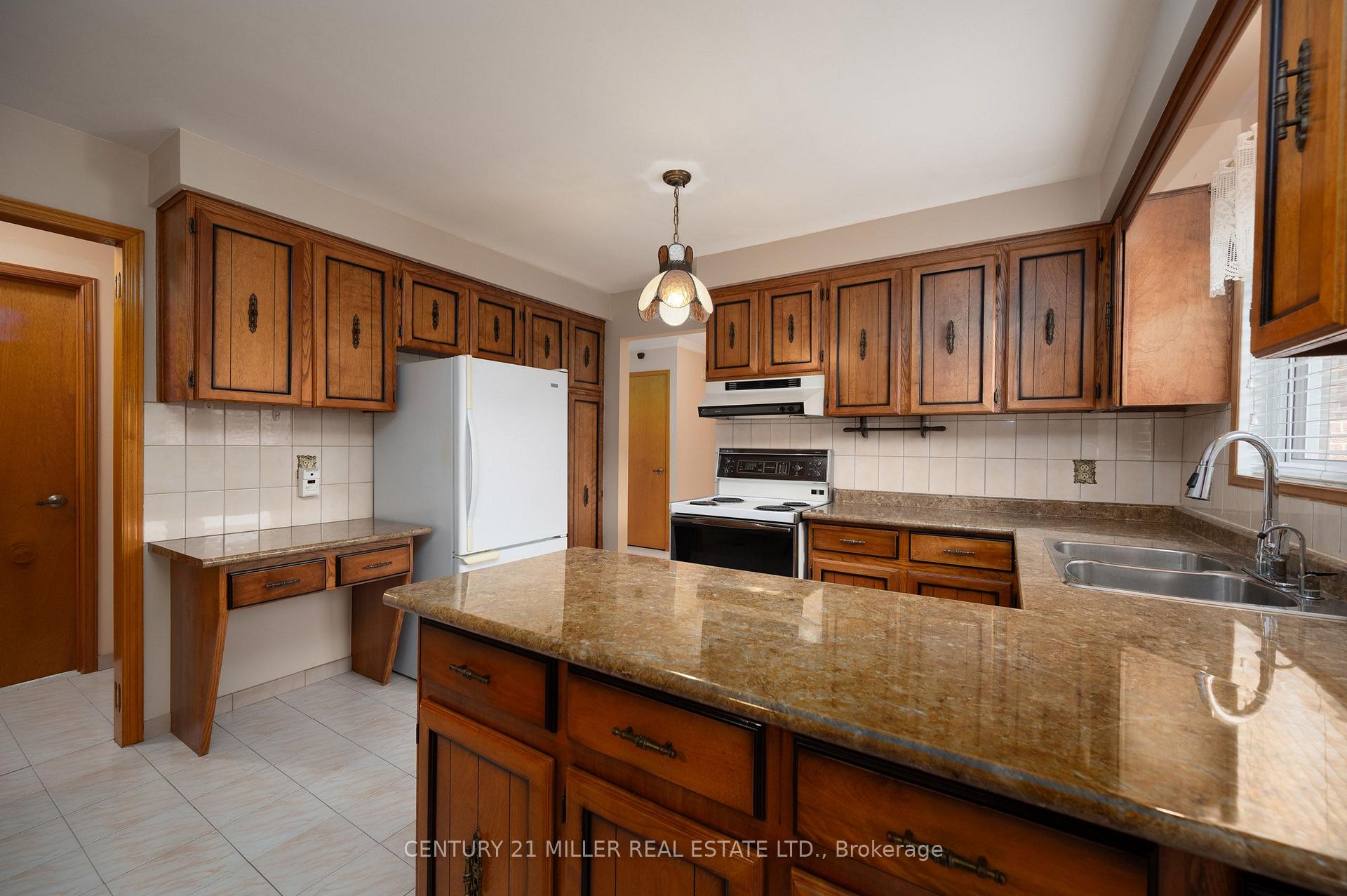 Photo 9 of 3478 Palgrave Road, Mississauga, Fairview — HOMEH