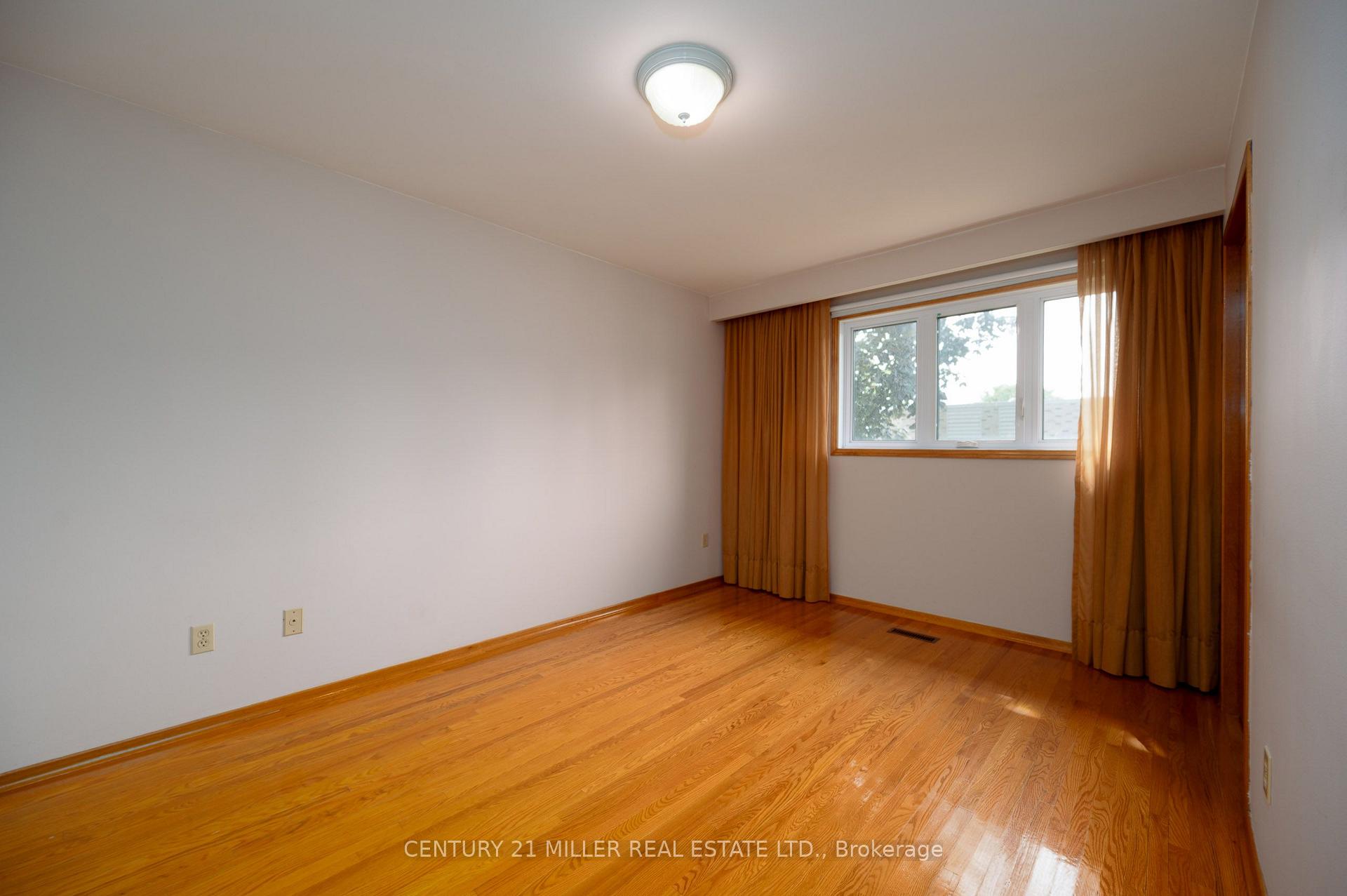 Photo 17 of 3478 Palgrave Road, Mississauga, Fairview — HOMEH