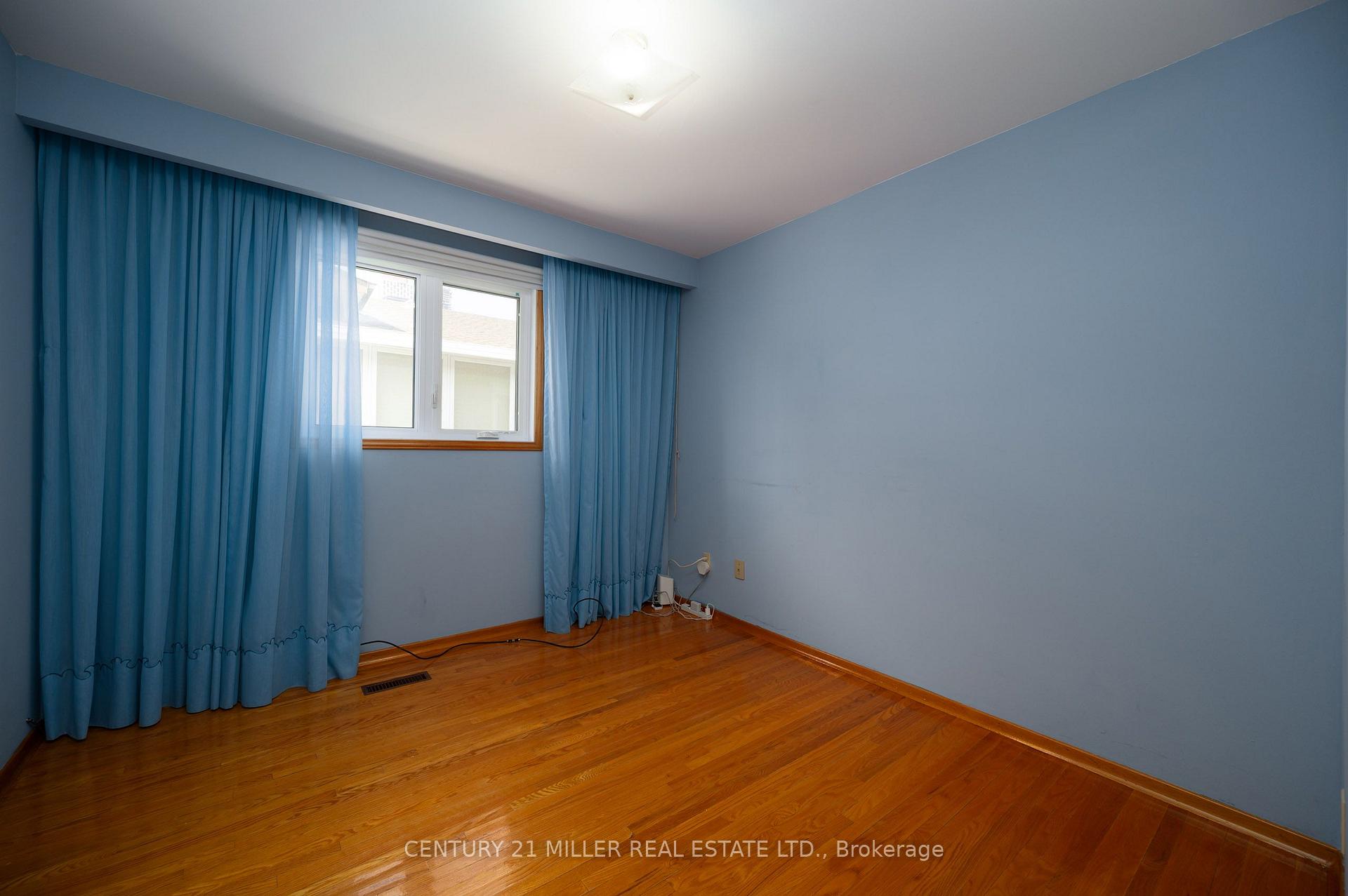 Photo 18 of 3478 Palgrave Road, Mississauga, Fairview — HOMEH