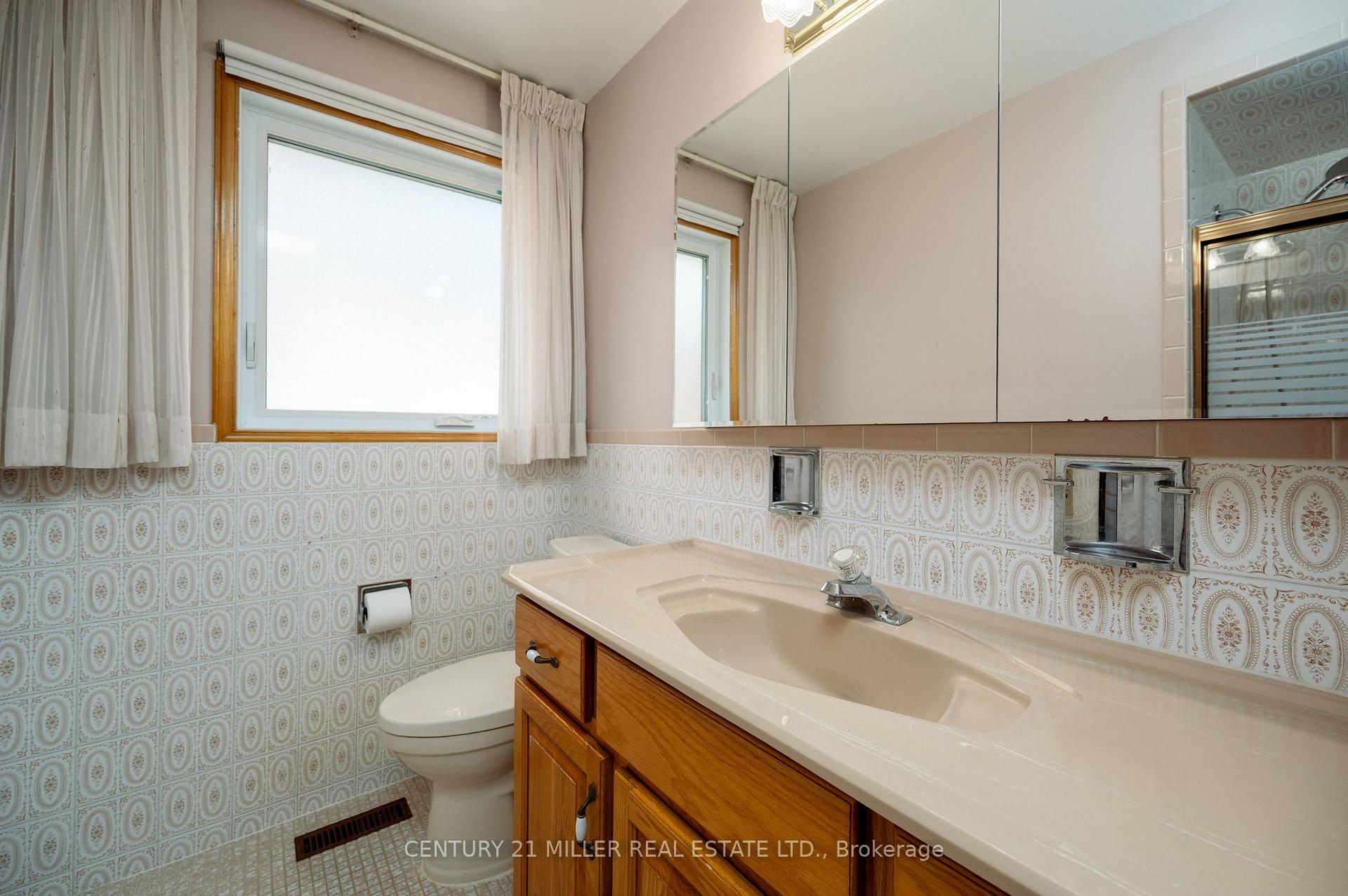 Photo 19 of 3478 Palgrave Road, Mississauga, Fairview — HOMEH