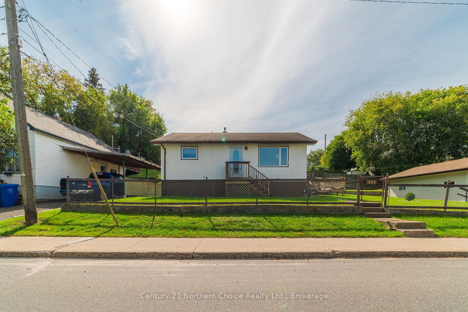 Photo 5 of 811 Fourth Street N, Kenora, North End — HOMEH