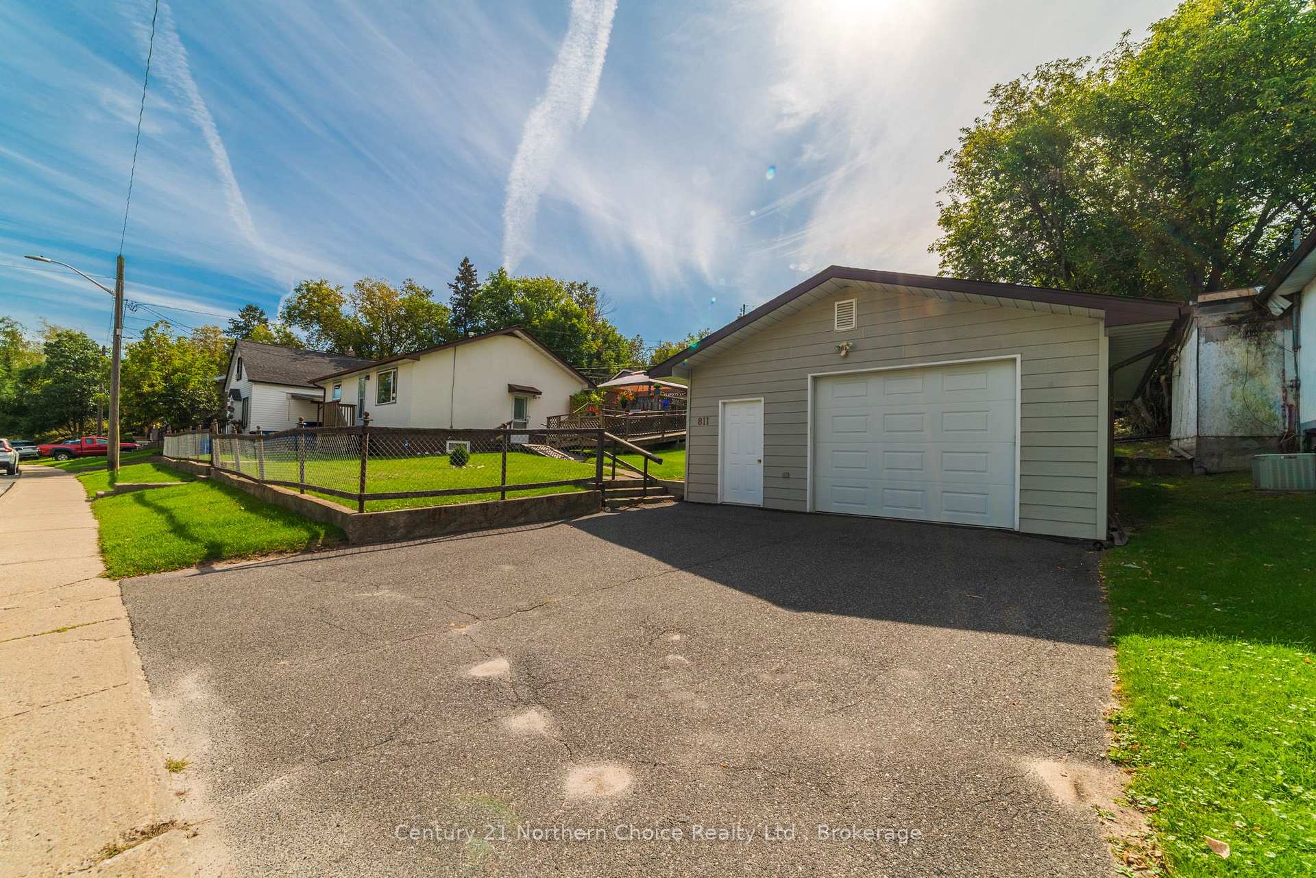 Photo 6 of 811 Fourth Street N, Kenora, North End — HOMEH