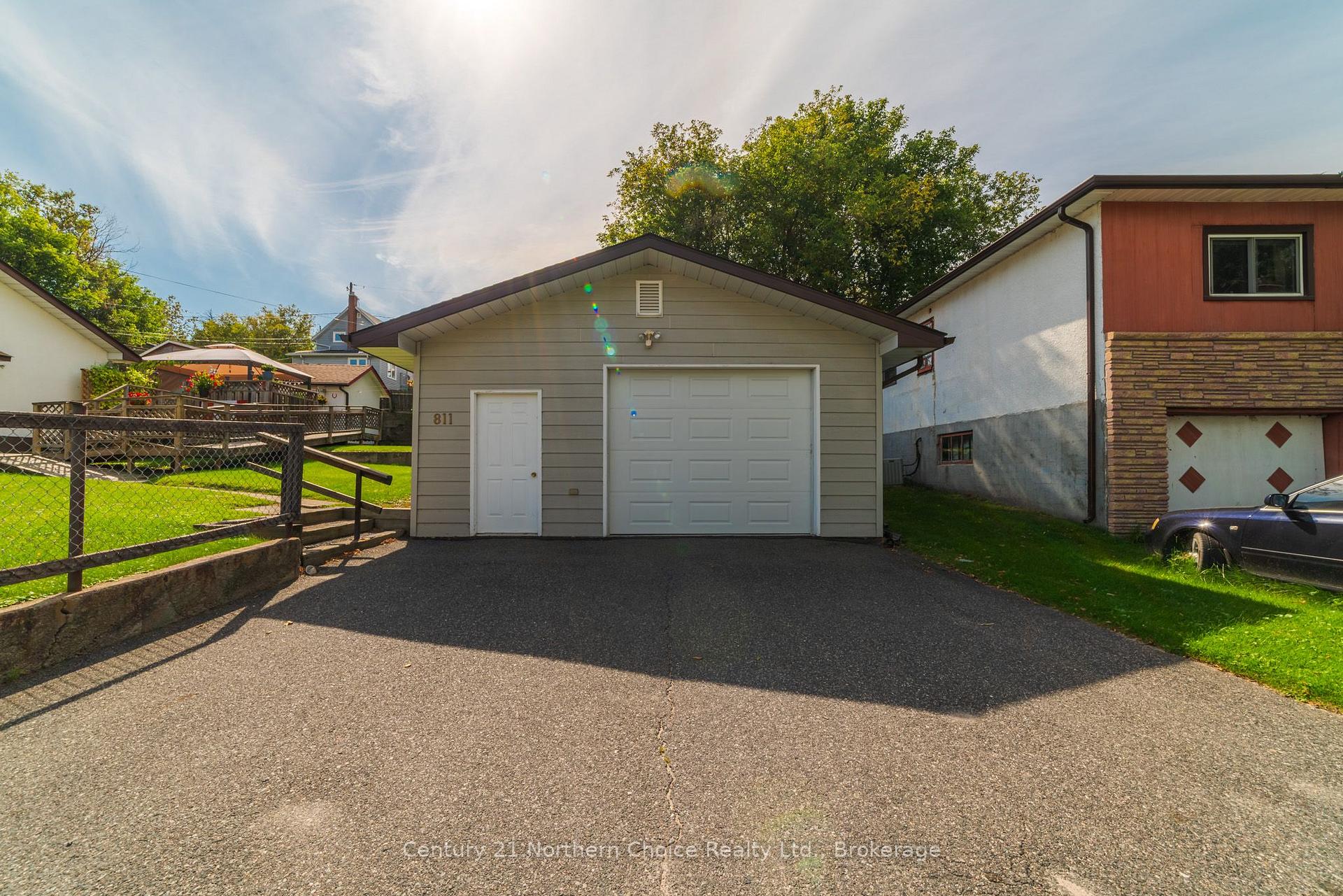 Photo 7 of 811 Fourth Street N, Kenora, North End — HOMEH