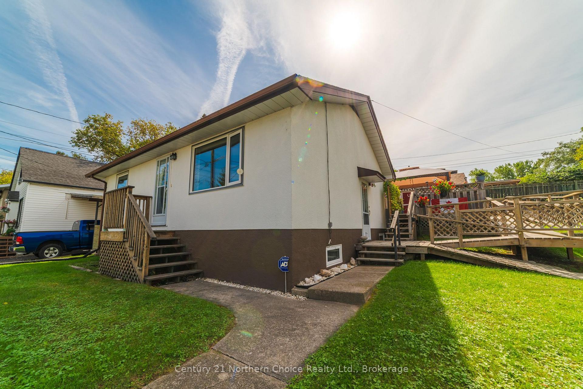 Photo 9 of 811 Fourth Street N, Kenora, North End — HOMEH