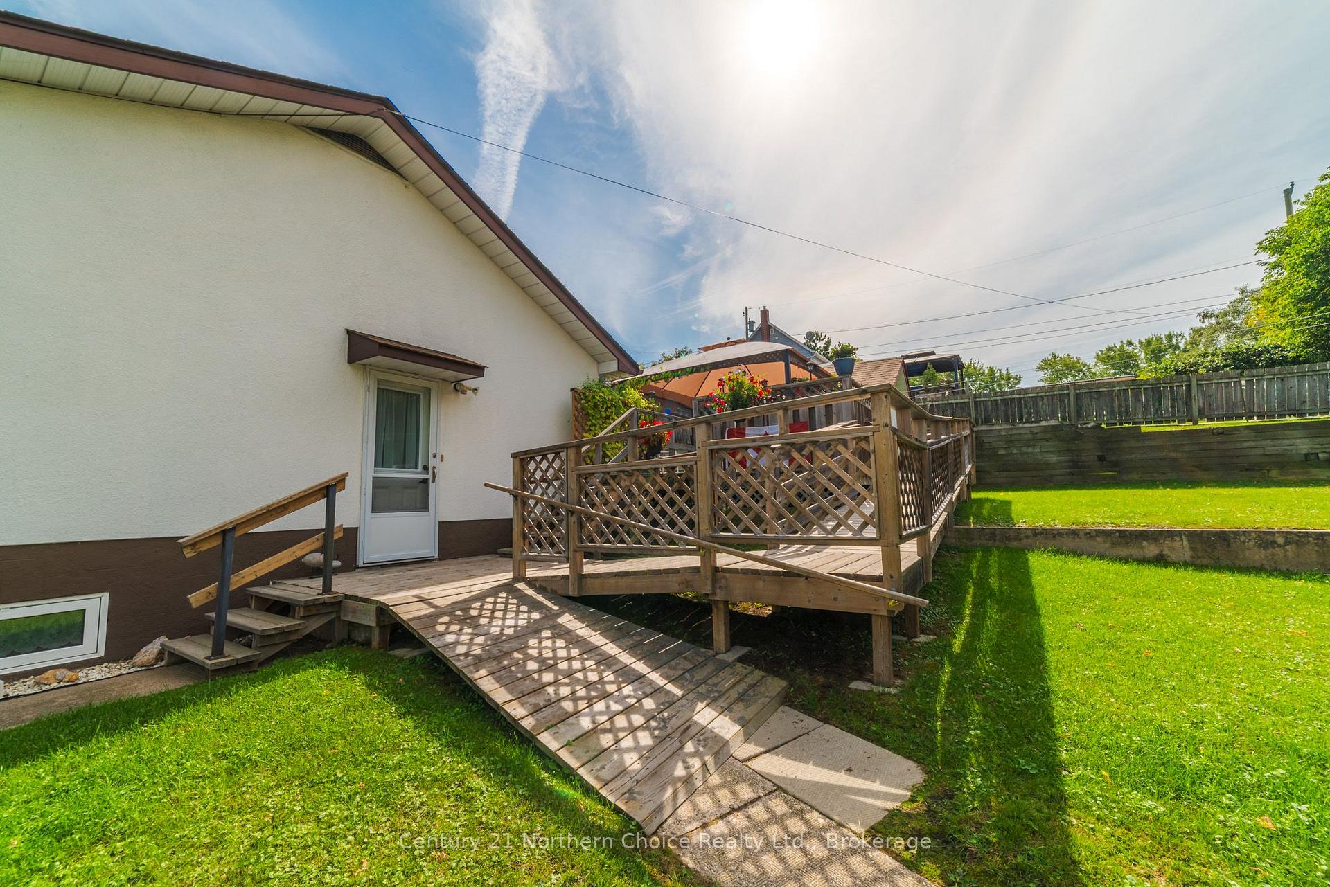 Photo 10 of 811 Fourth Street N, Kenora, North End — HOMEH