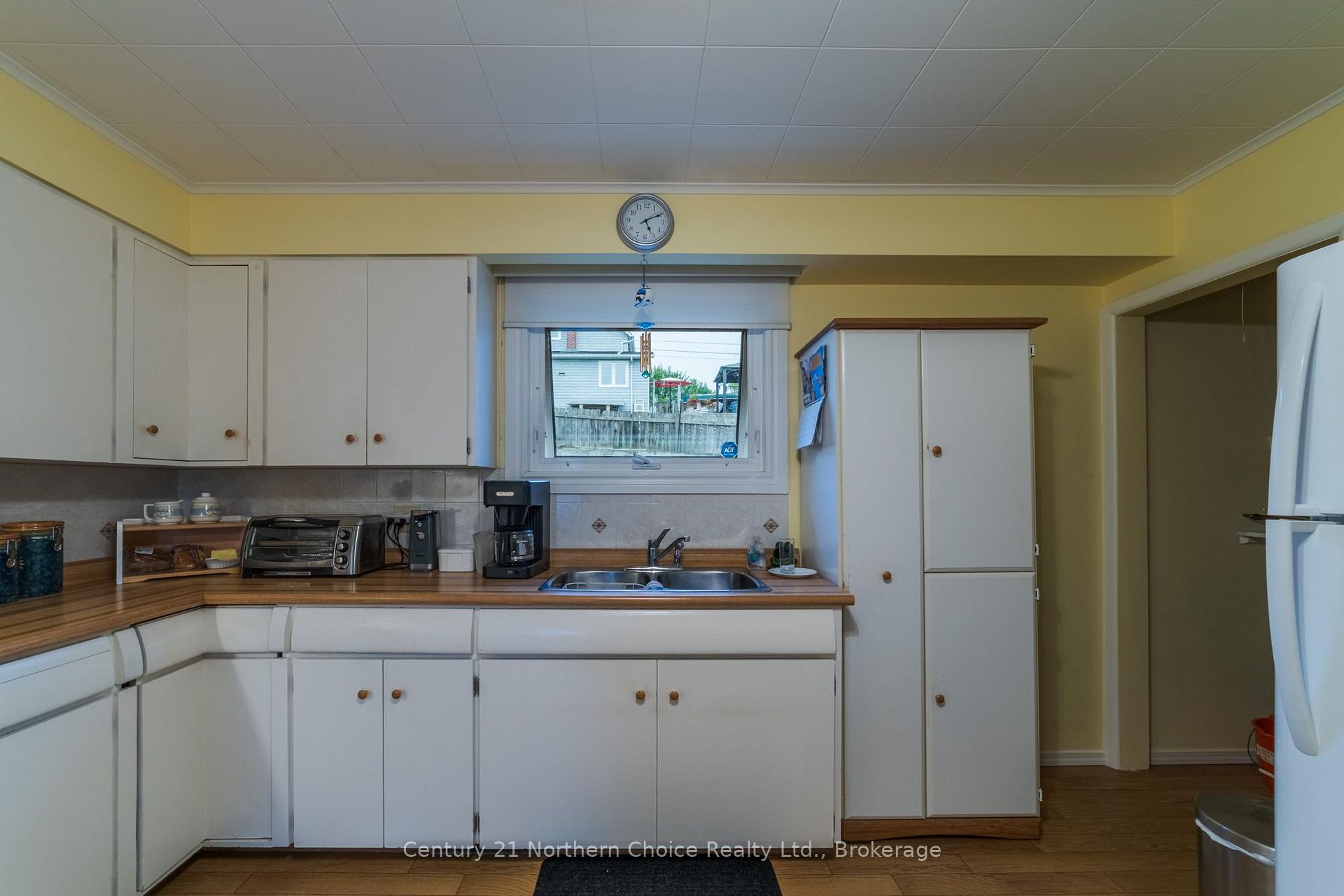 Photo 12 of 811 Fourth Street N, Kenora, North End — HOMEH