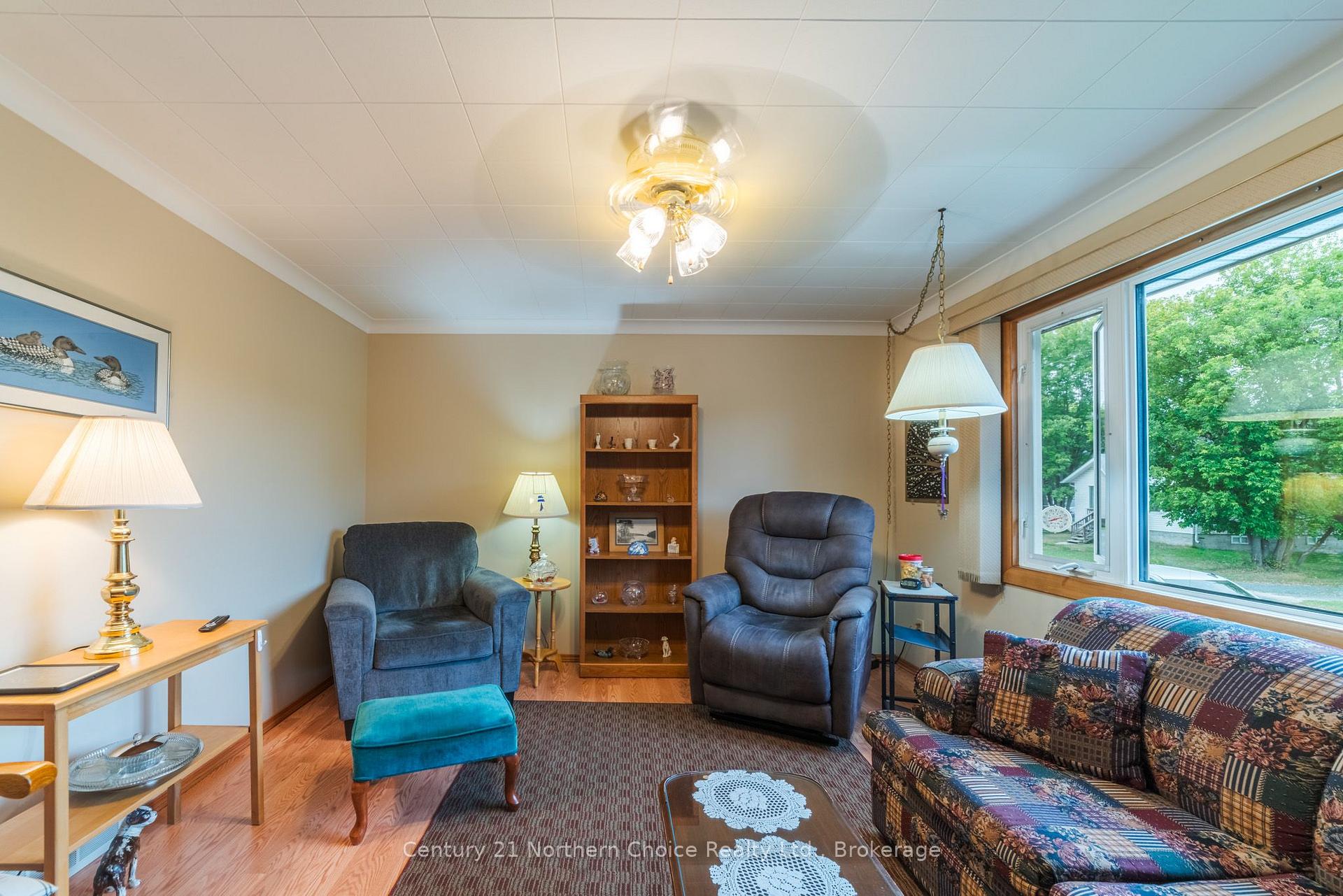 Photo 14 of 811 Fourth Street N, Kenora, North End — HOMEH