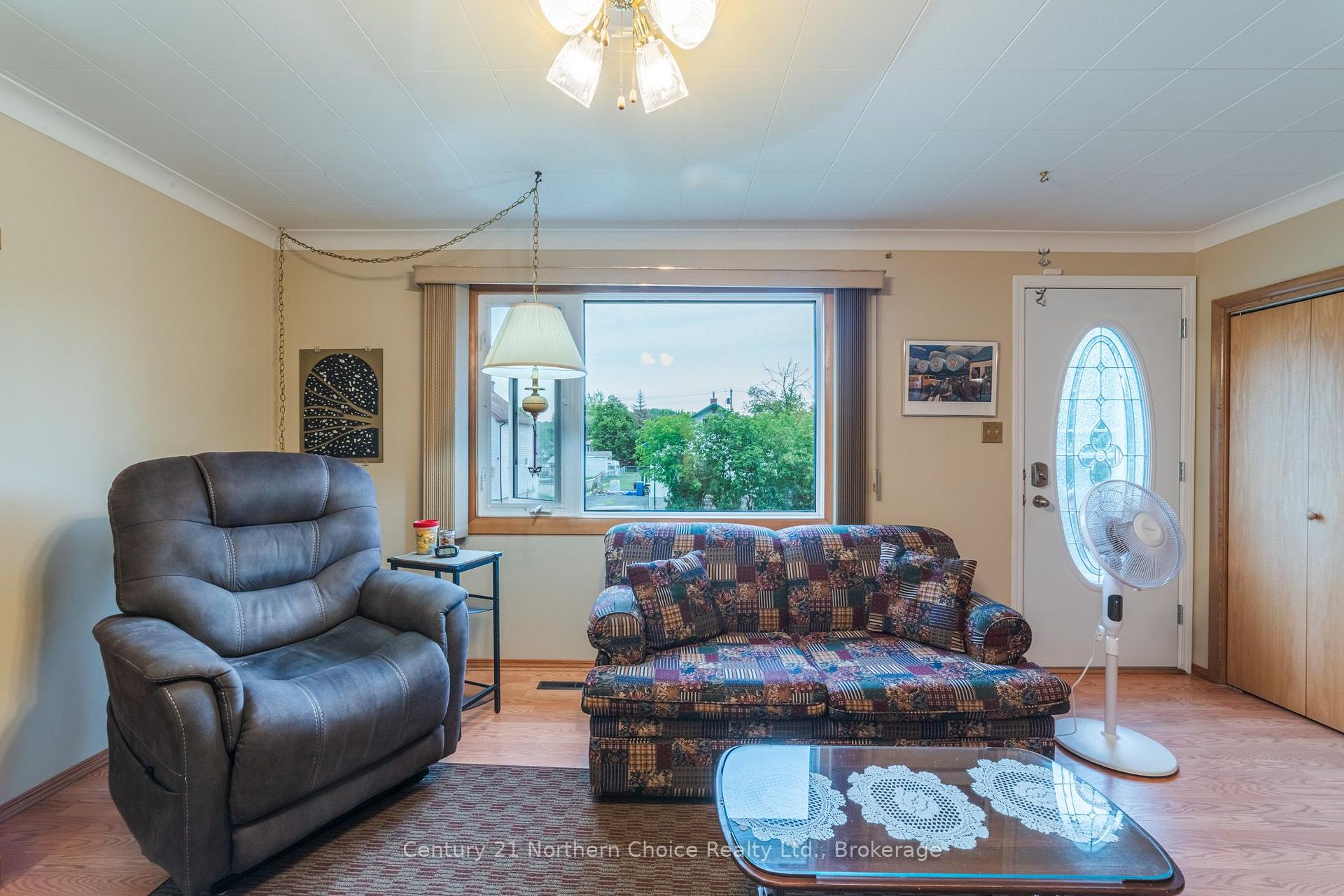 Photo 15 of 811 Fourth Street N, Kenora, North End — HOMEH
