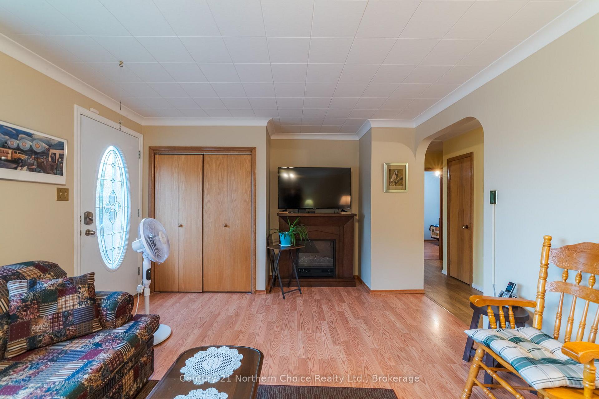 Photo 16 of 811 Fourth Street N, Kenora, North End — HOMEH