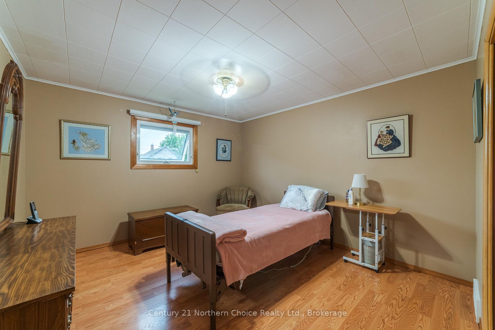 Photo 17 of 811 Fourth Street N, Kenora, North End — HOMEH