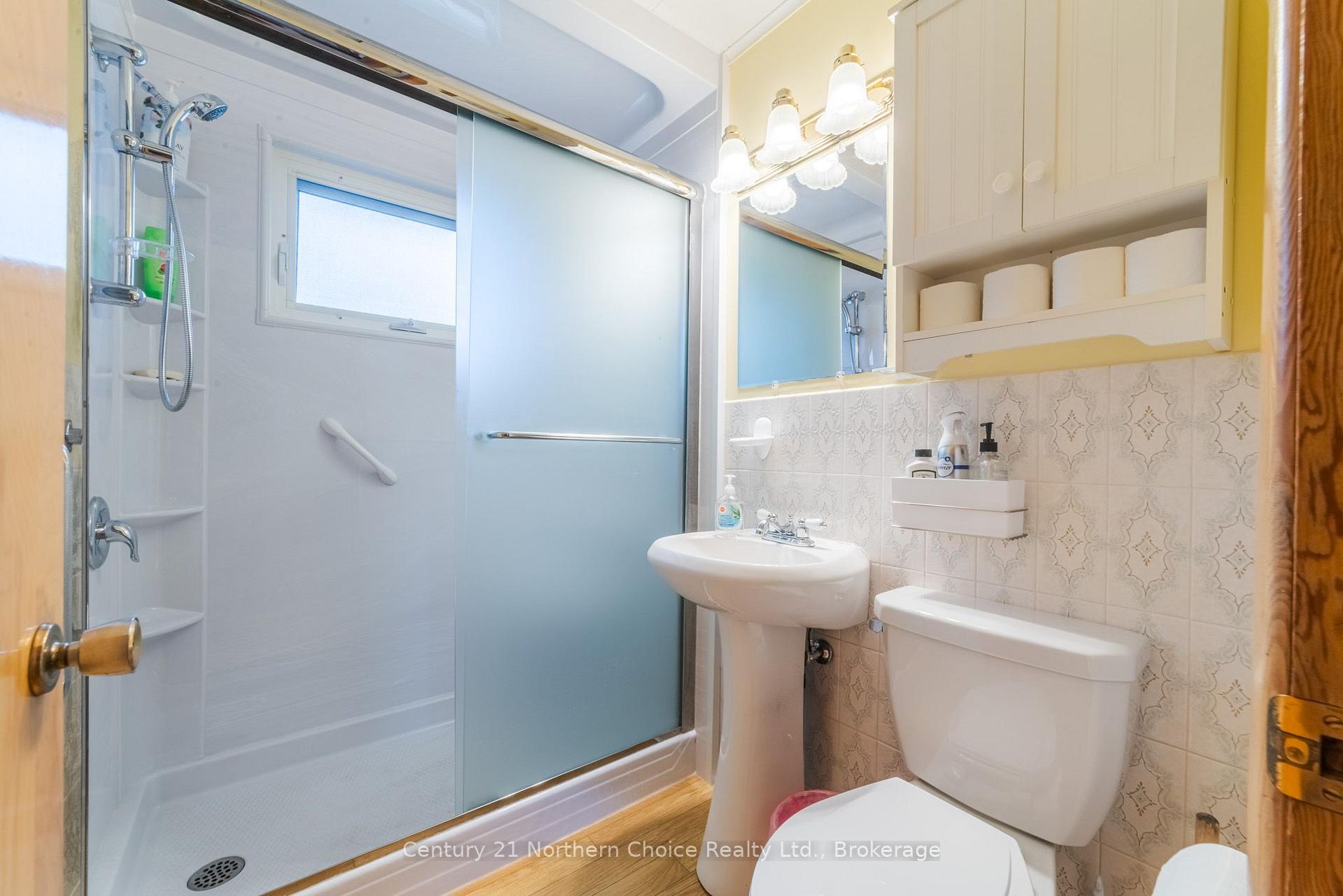 Photo 20 of 811 Fourth Street N, Kenora, North End — HOMEH