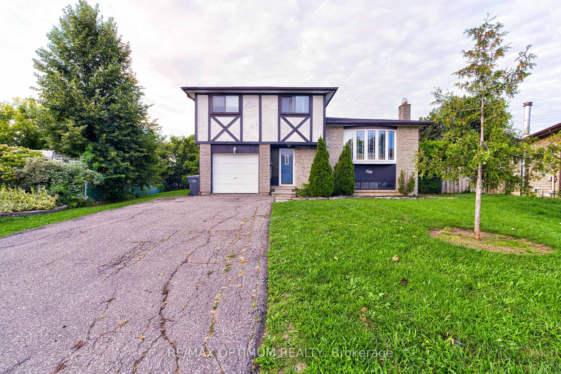 Photo 2 of 50 Gondola Crescent, Brampton, Northgate — HOMEH