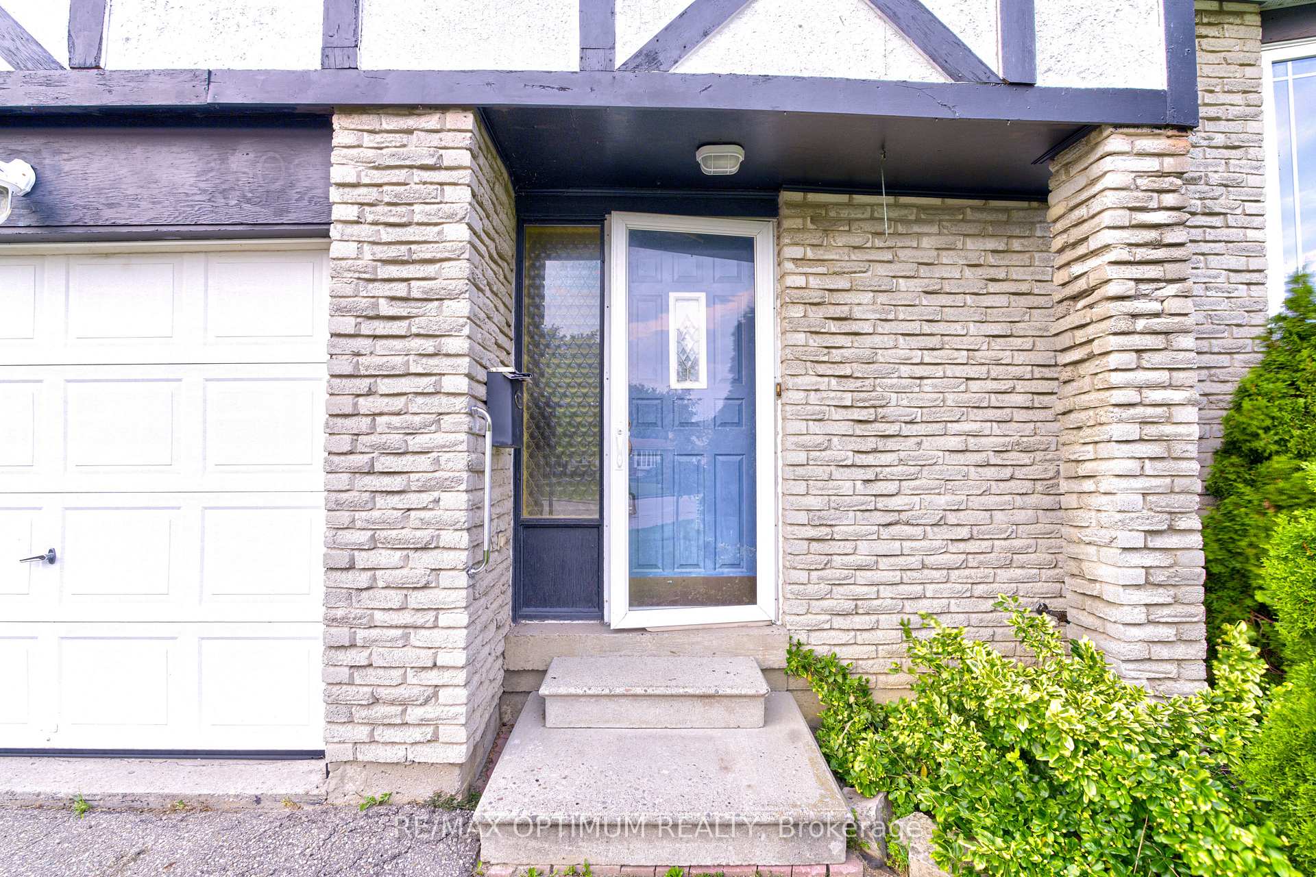 Photo 3 of 50 Gondola Crescent, Brampton, Northgate — HOMEH