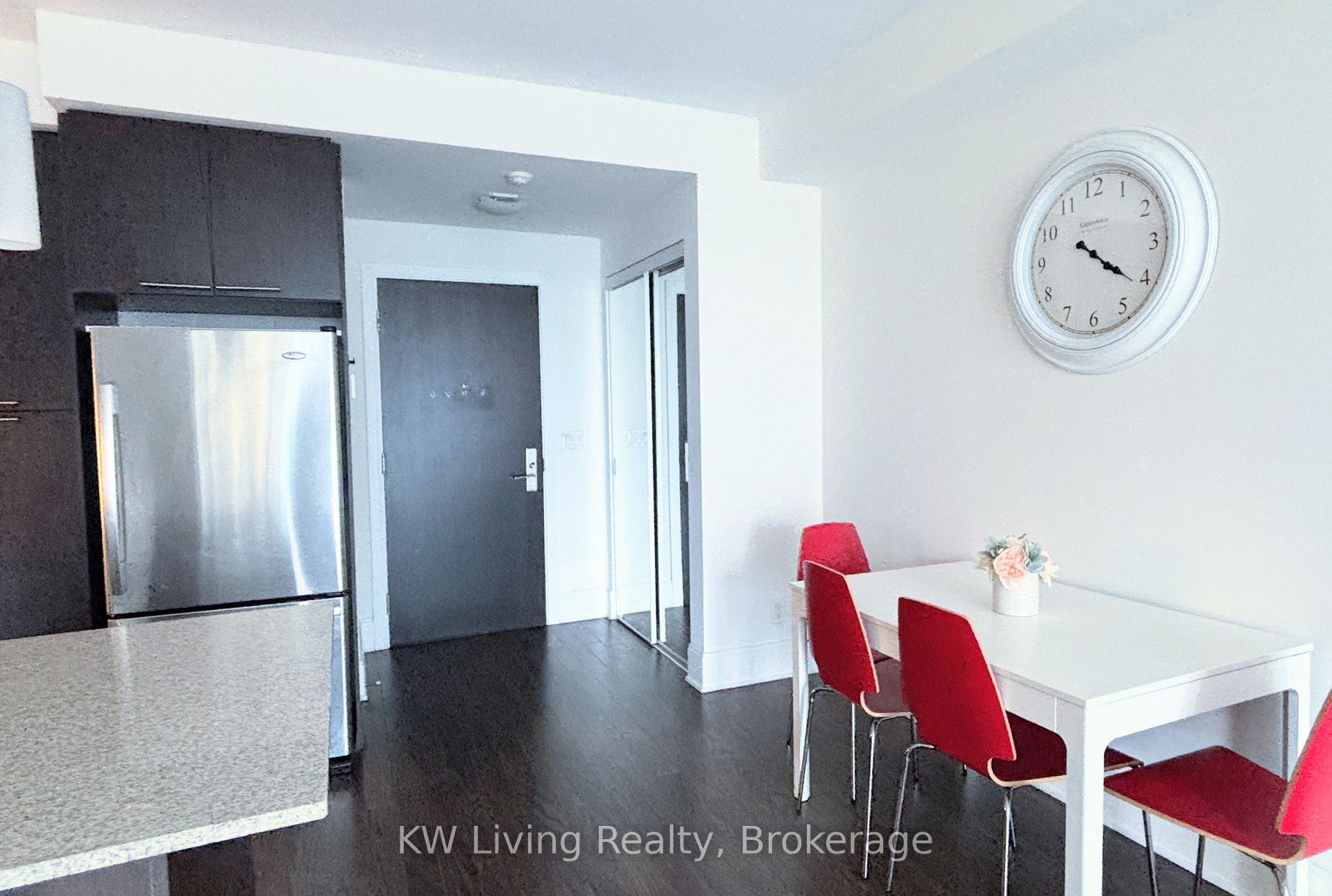 Photo 4 of Unit 1116, 70 Roehampton Avenue, Toronto, Mount Pleasant West — HOMEH