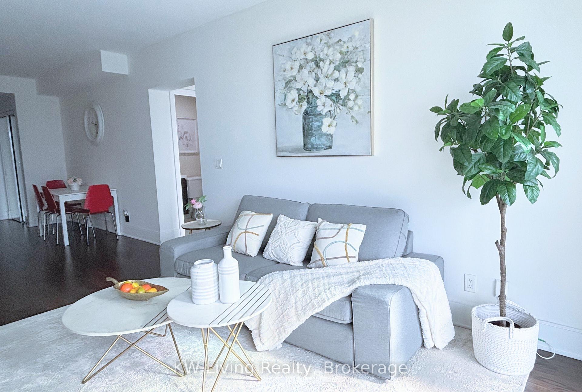 Photo 5 of Unit 1116, 70 Roehampton Avenue, Toronto, Mount Pleasant West — HOMEH