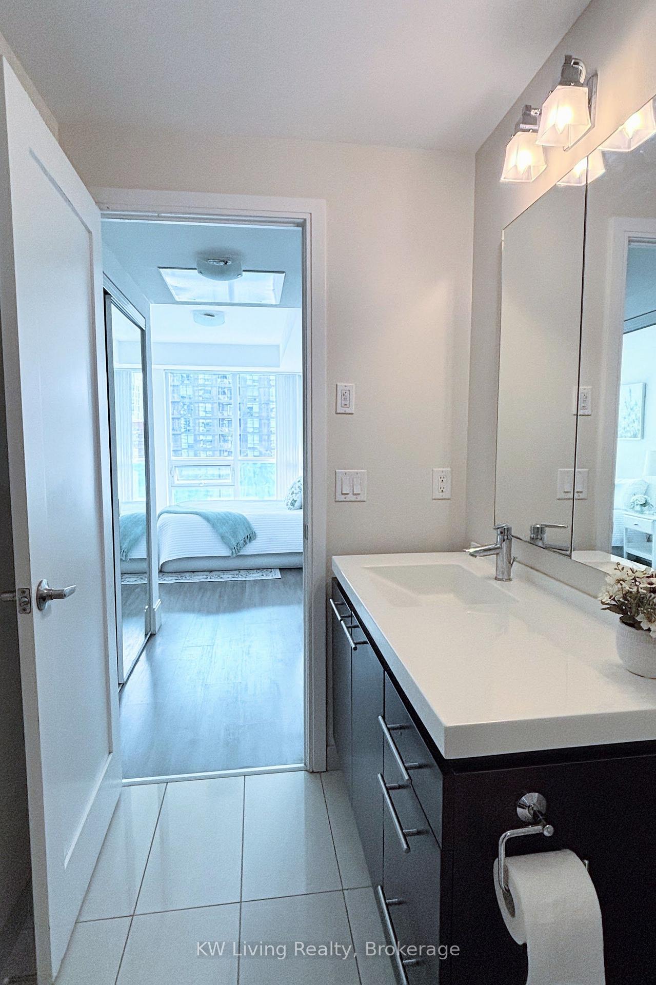 Photo 17 of Unit 1116, 70 Roehampton Avenue, Toronto, Mount Pleasant West — HOMEH
