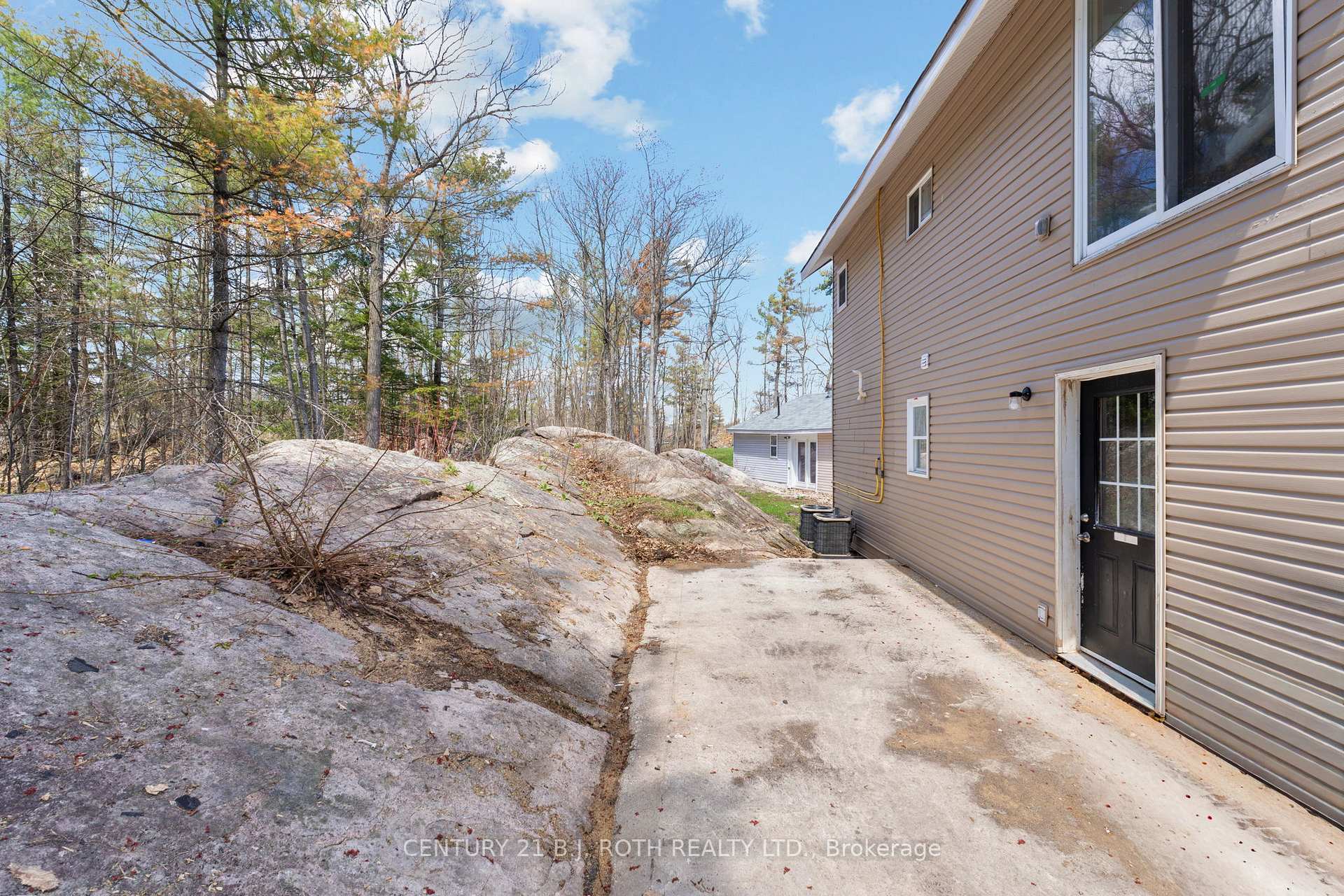 Photo 31 of 1411 11 Highway S, Gravenhurst, Morrison — HOMEH