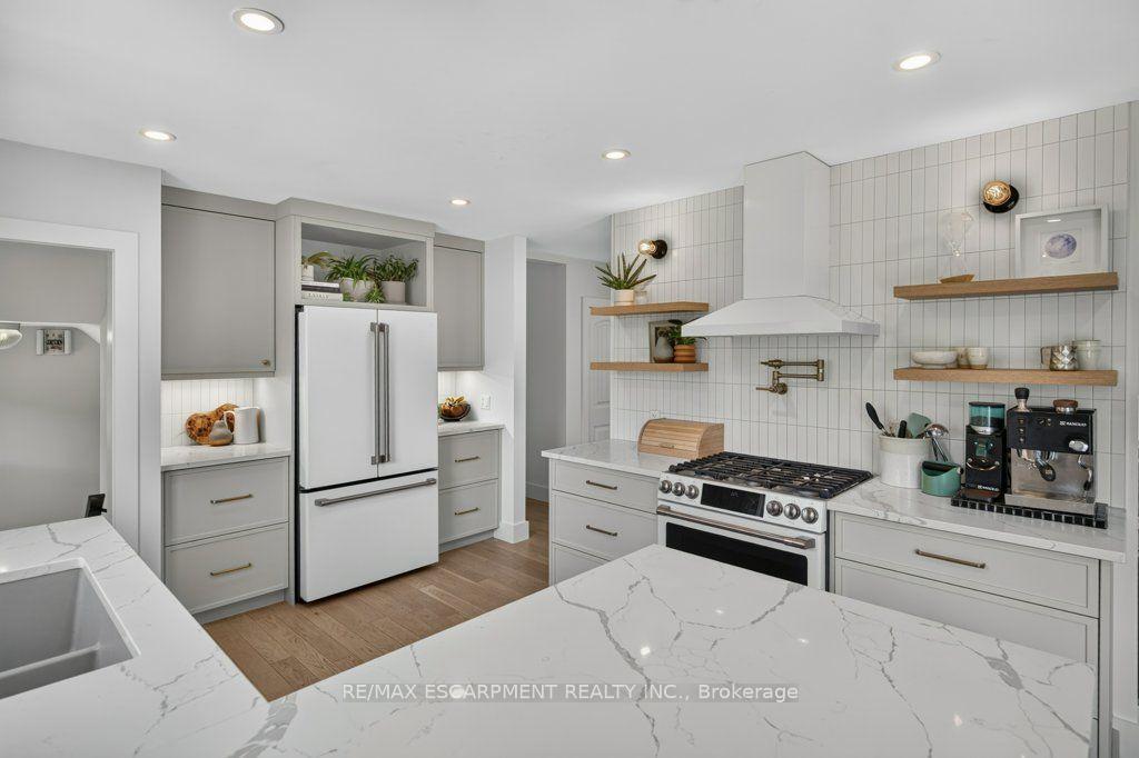 Photo 15 of 395 Lark Avenue, Burlington, LaSalle — HOMEH