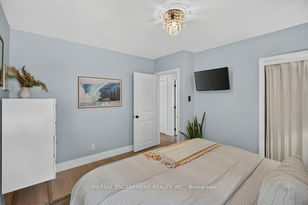 Photo 21 of 395 Lark Avenue, Burlington, LaSalle — HOMEH