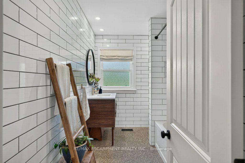 Photo 25 of 395 Lark Avenue, Burlington, LaSalle — HOMEH