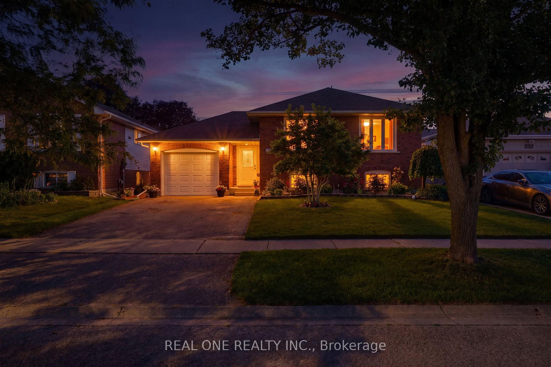 Photo 2 of 47 Trillium Way, Brantford, Fairview - Brantford — HOMEH