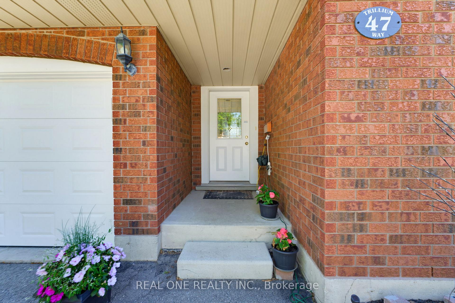 Photo 4 of 47 Trillium Way, Brantford, Fairview - Brantford — HOMEH