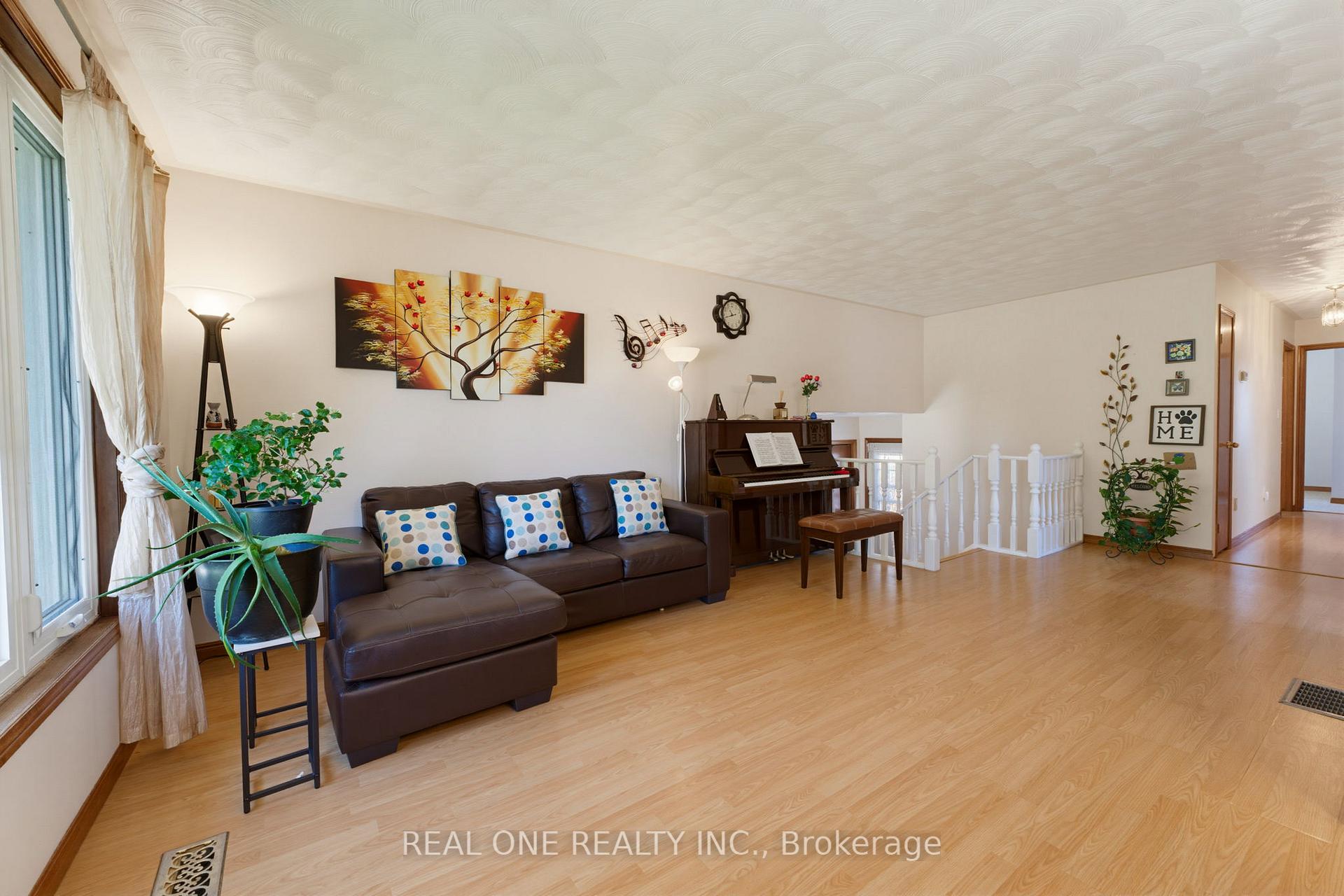 Photo 8 of 47 Trillium Way, Brantford, Fairview - Brantford — HOMEH