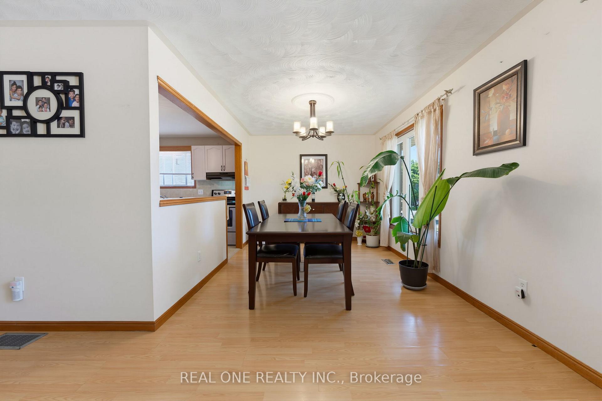 Photo 9 of 47 Trillium Way, Brantford, Fairview - Brantford — HOMEH