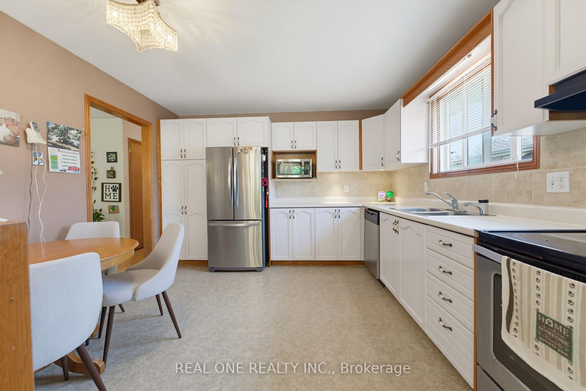 Photo 10 of 47 Trillium Way, Brantford, Fairview - Brantford — HOMEH