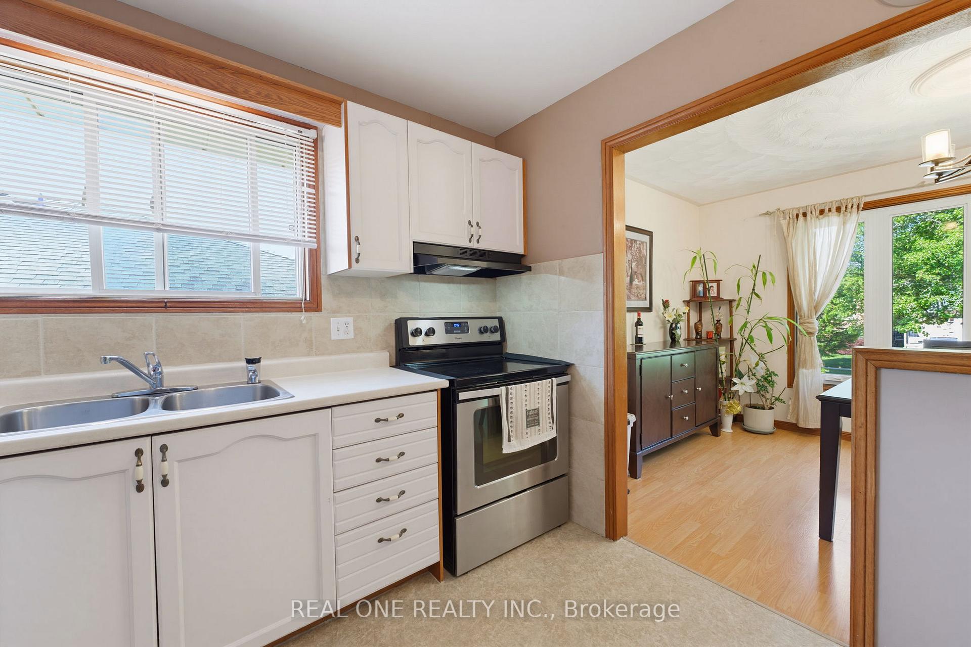 Photo 12 of 47 Trillium Way, Brantford, Fairview - Brantford — HOMEH