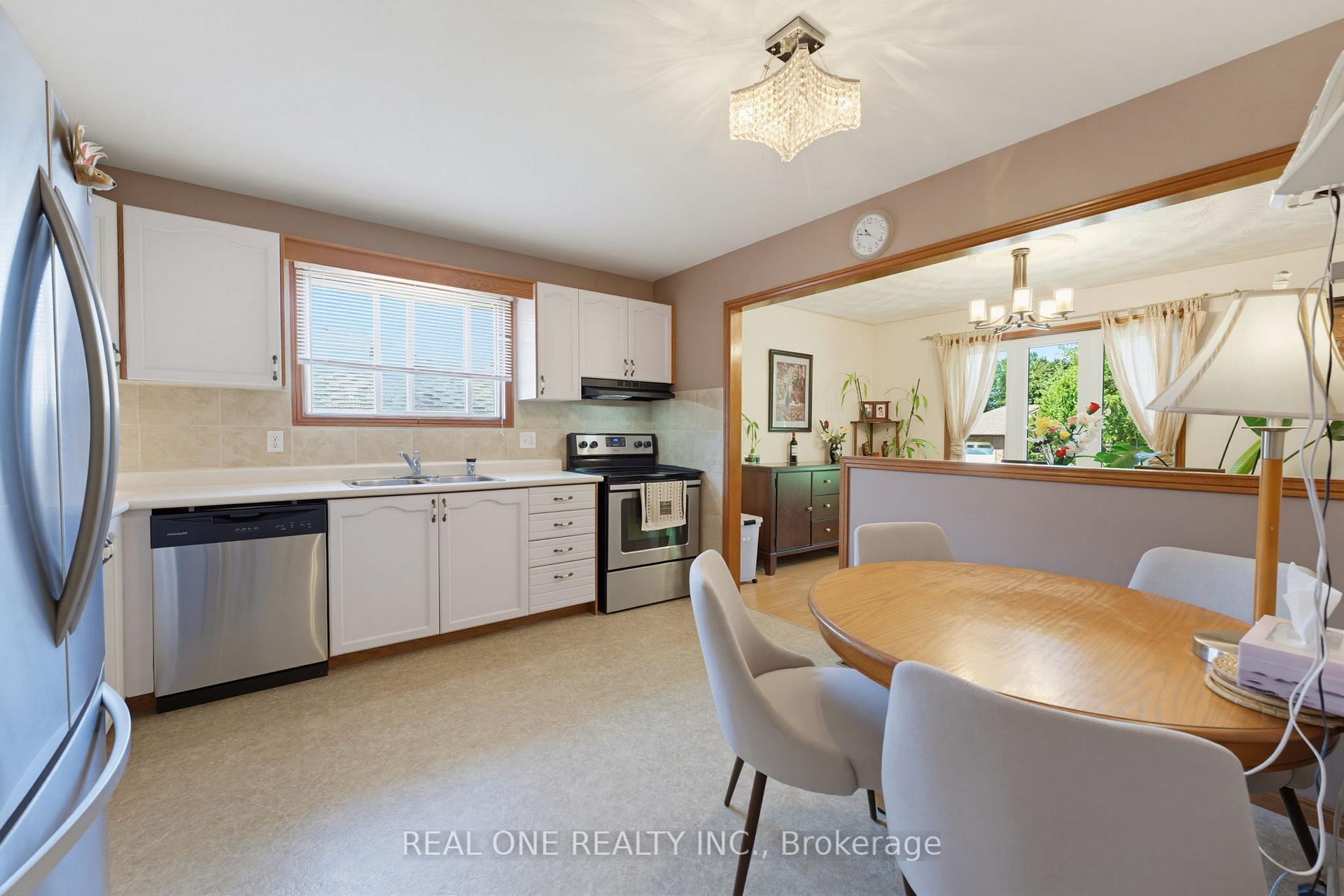 Photo 14 of 47 Trillium Way, Brantford, Fairview - Brantford — HOMEH