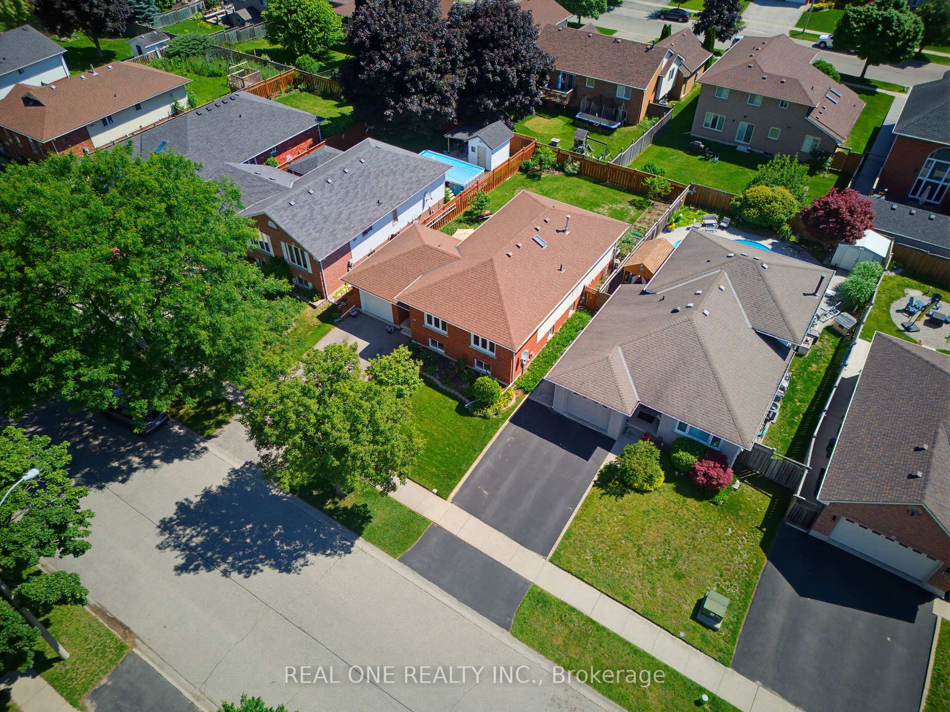 Photo 32 of 47 Trillium Way, Brantford, Fairview - Brantford — HOMEH