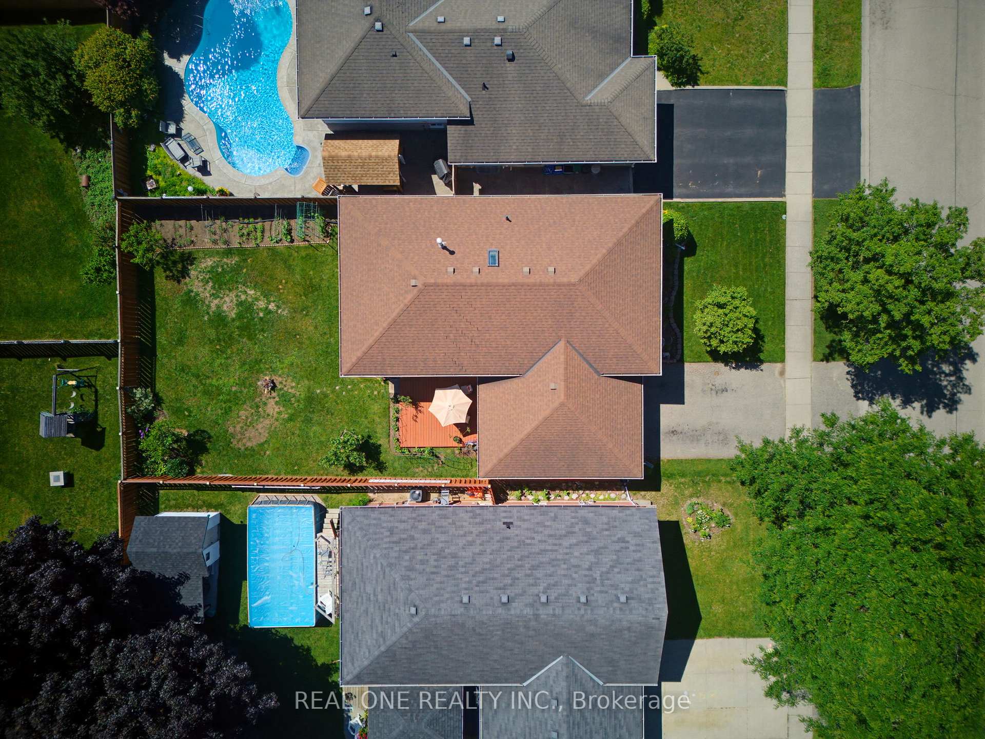 Photo 33 of 47 Trillium Way, Brantford, Fairview - Brantford — HOMEH
