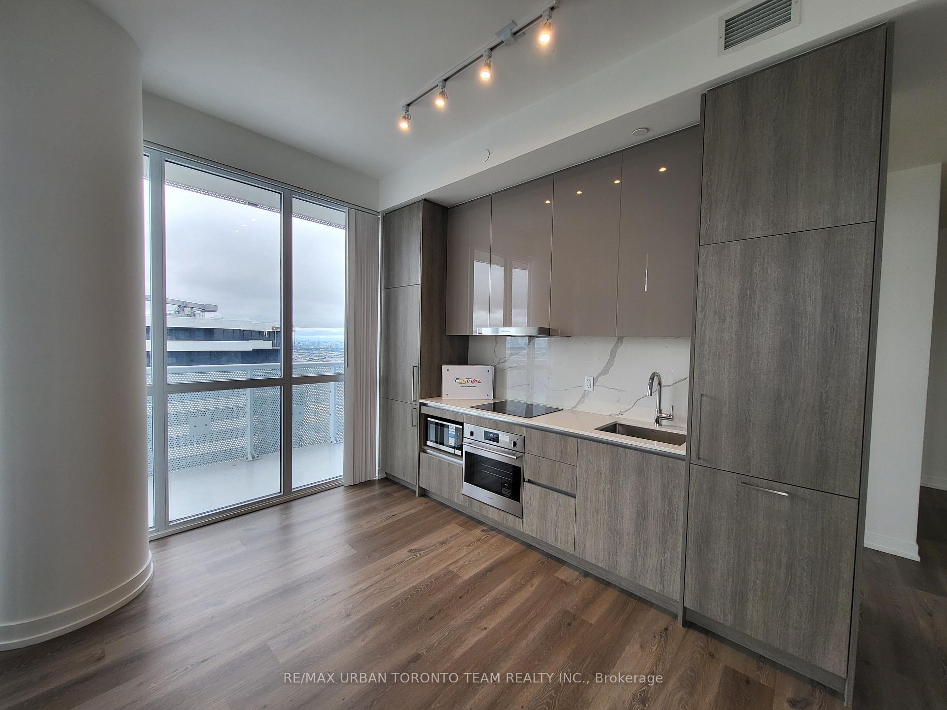 Photo 3 of Unit 6512, 225 Commerce Street, Vaughan, Vaughan Corporate Centre — HOMEH