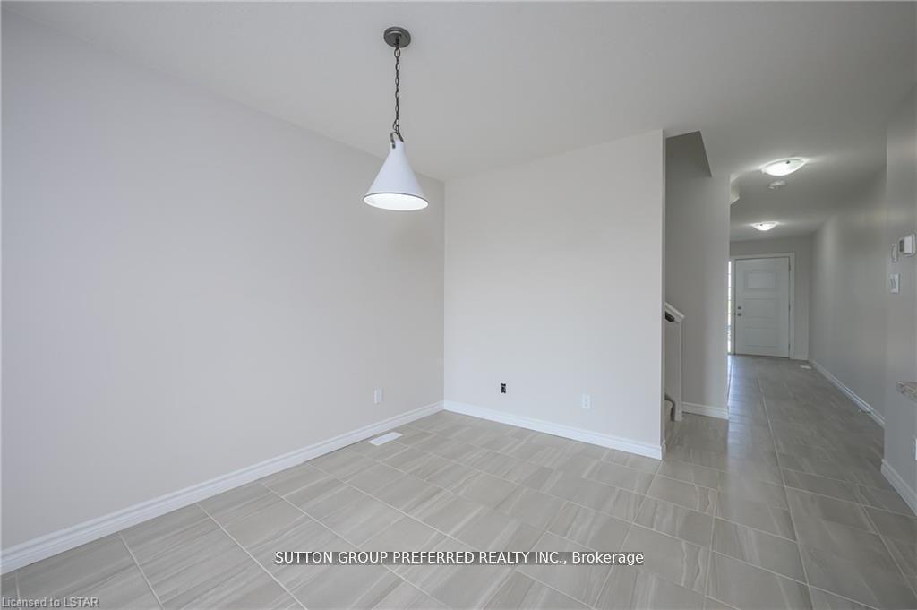 Photo 9 of 359 Kennington Way, London, South W — HOMEH
