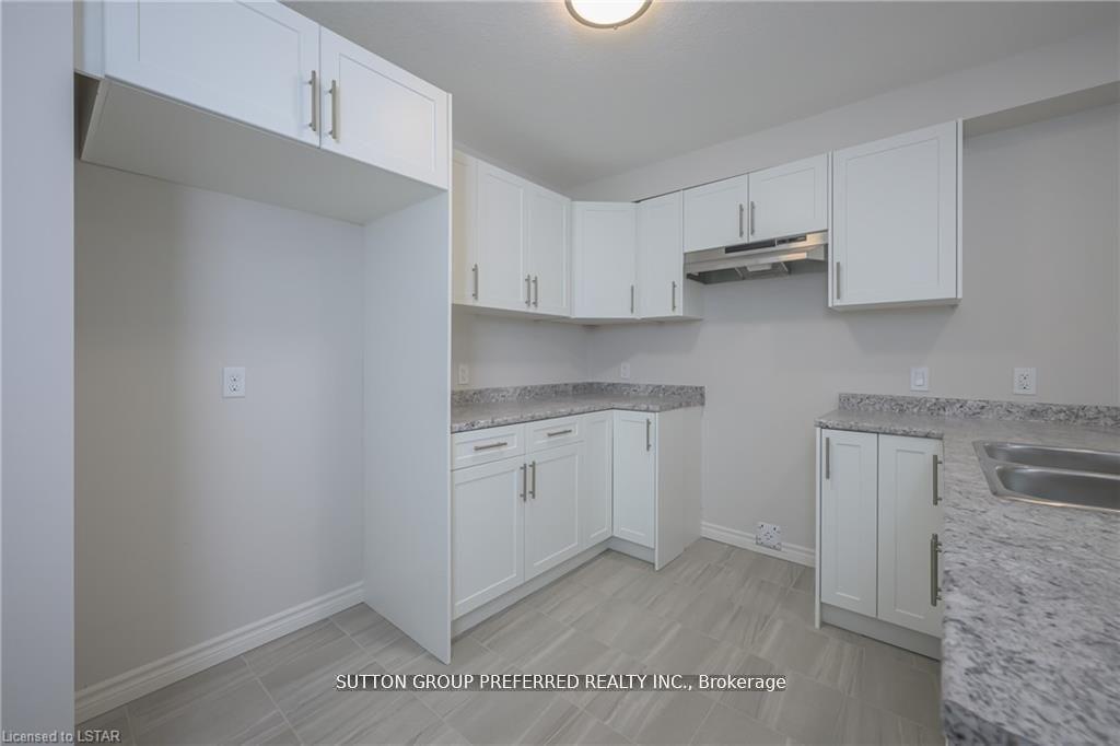 Photo 11 of 359 Kennington Way, London, South W — HOMEH