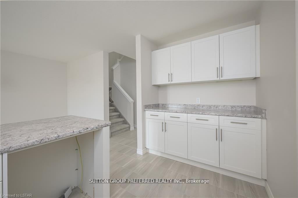 Photo 13 of 359 Kennington Way, London, South W — HOMEH