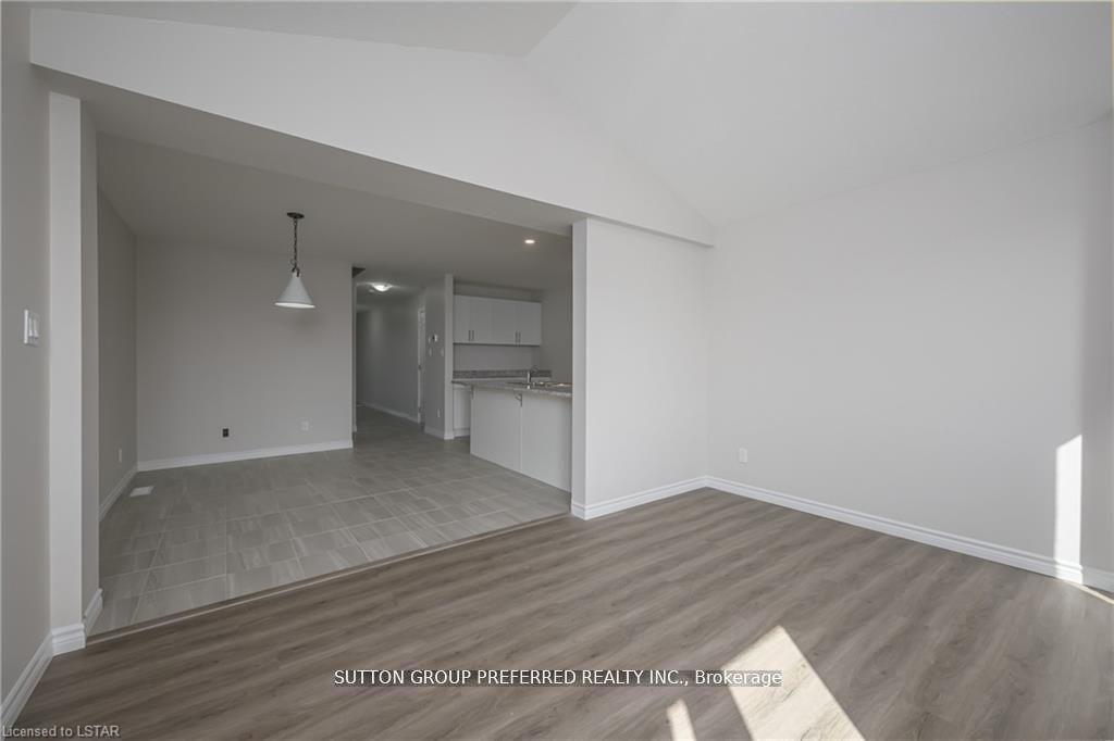 Photo 15 of 359 Kennington Way, London, South W — HOMEH