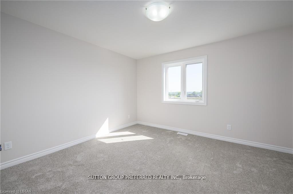 Photo 16 of 359 Kennington Way, London, South W — HOMEH