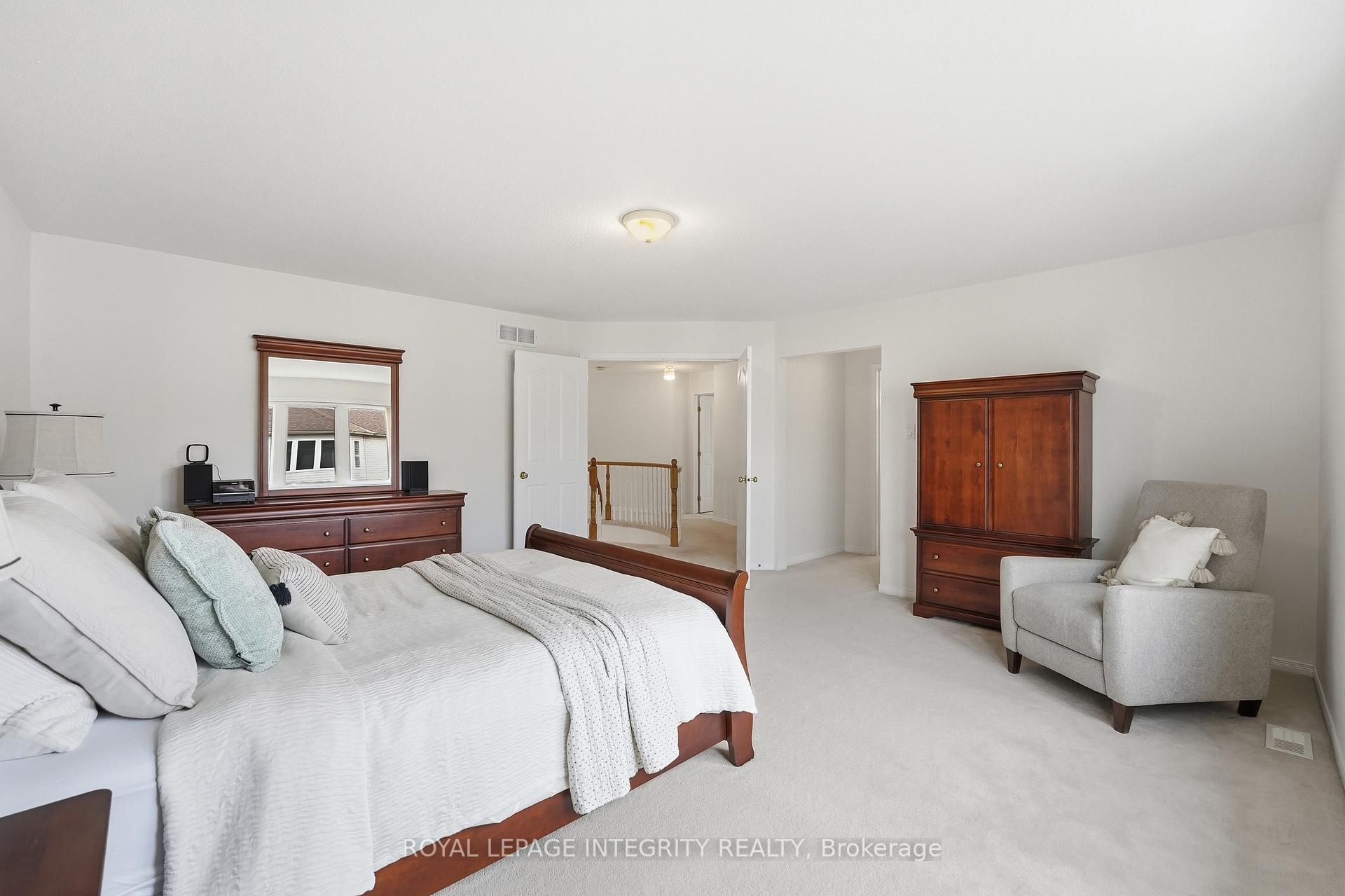 Photo 32 of 46 Catterick Crescent, Ottawa, Kanata - Morgan's Grant/South March — HOMEH