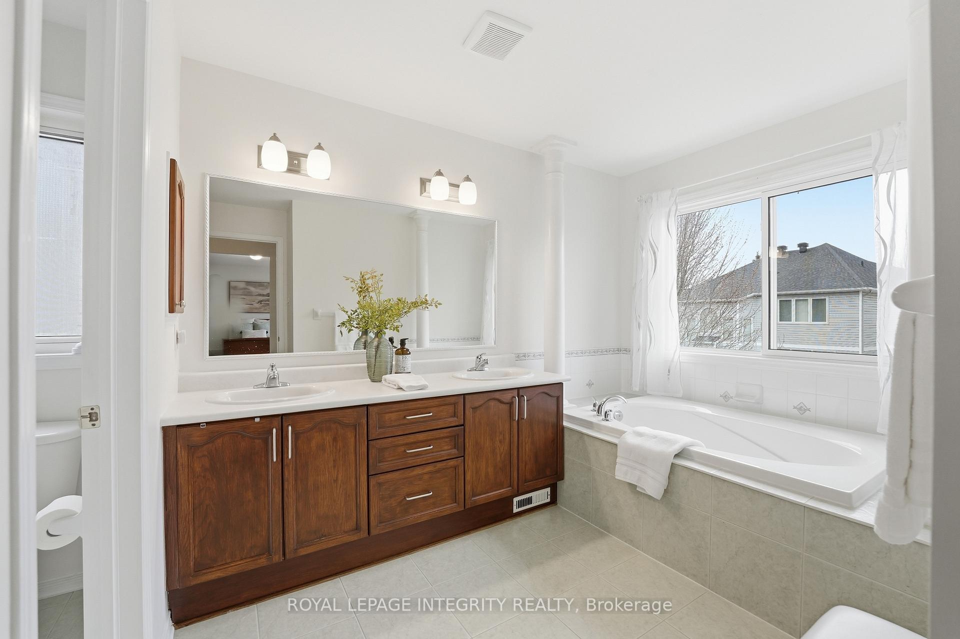 Photo 33 of 46 Catterick Crescent, Ottawa, Kanata - Morgan's Grant/South March — HOMEH