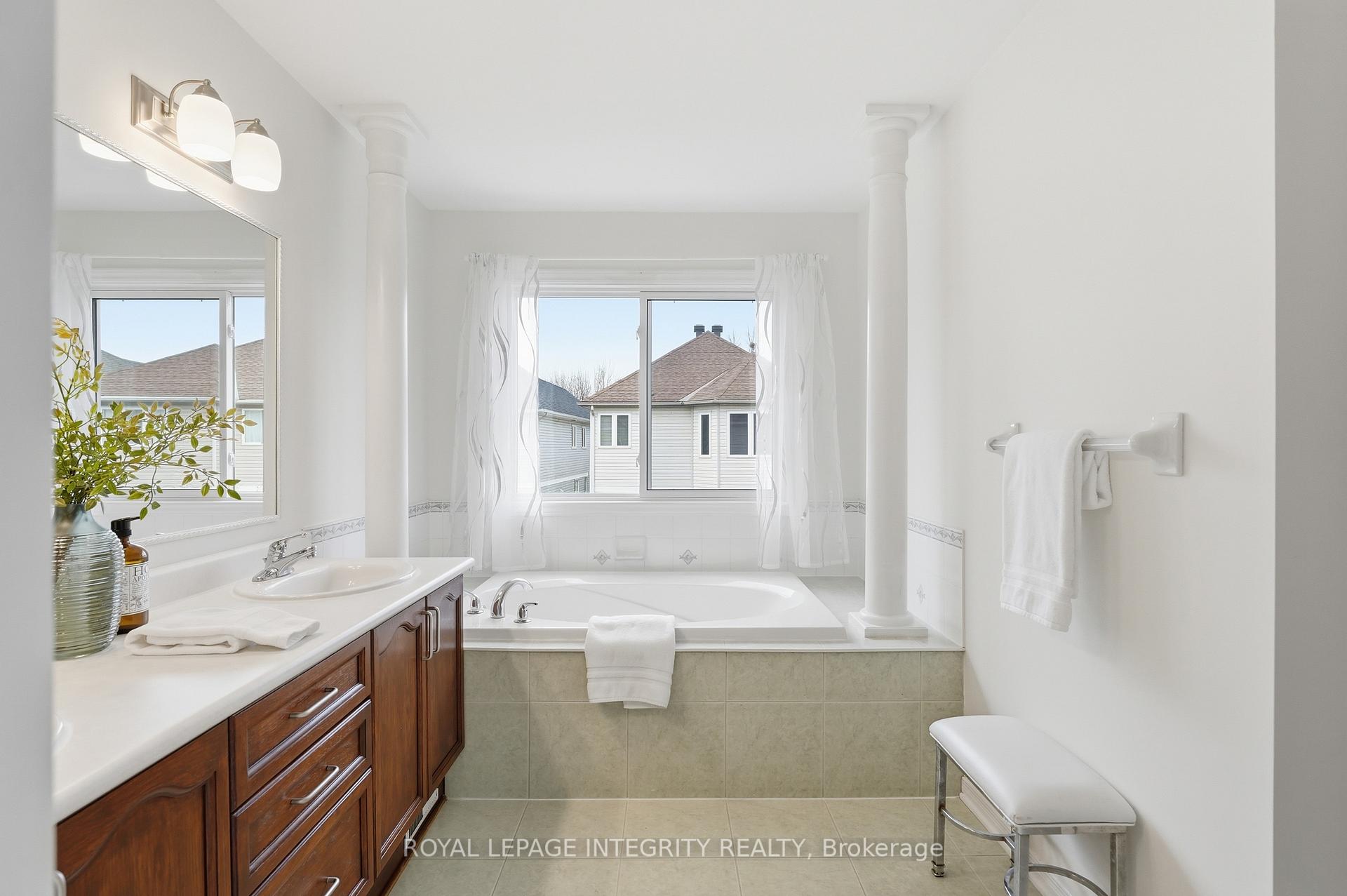 Photo 35 of 46 Catterick Crescent, Ottawa, Kanata - Morgan's Grant/South March — HOMEH