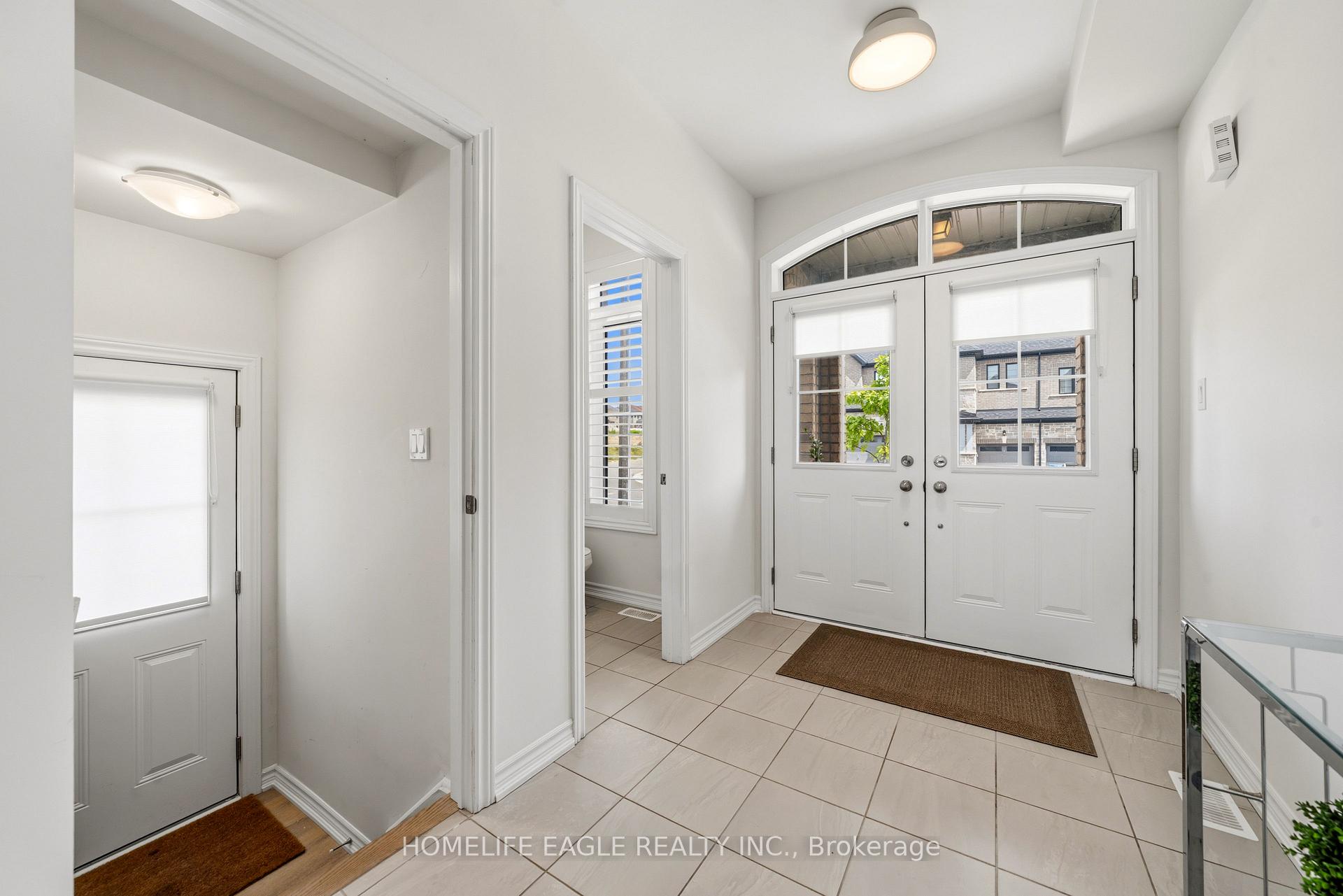 Photo 4 of 20 Viola Street, East Gwillimbury, Sharon — HOMEH